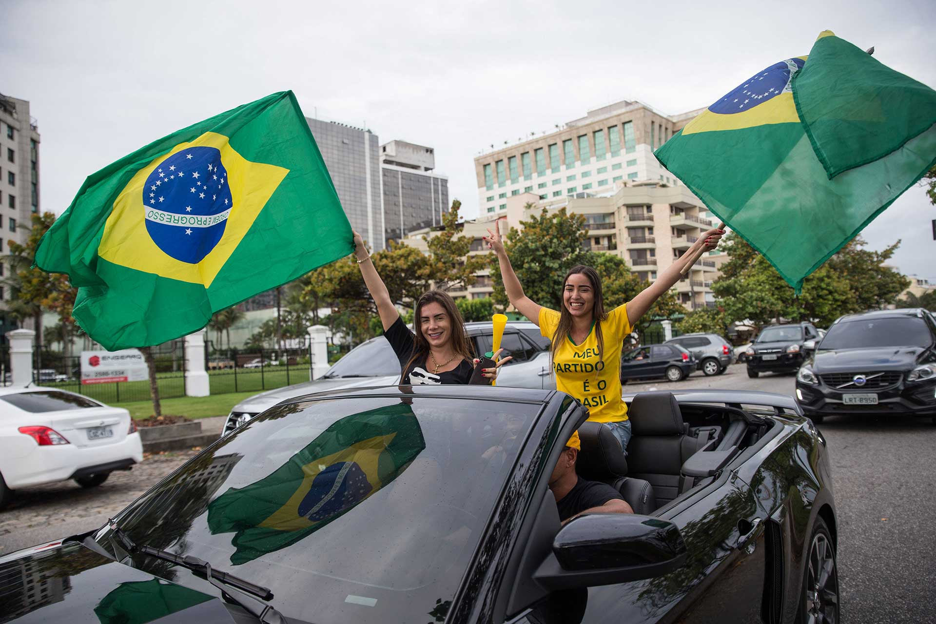 Si Bolsonaro llega a la presidencia de Brasil, daría continuidad a la transición económica (AFP)