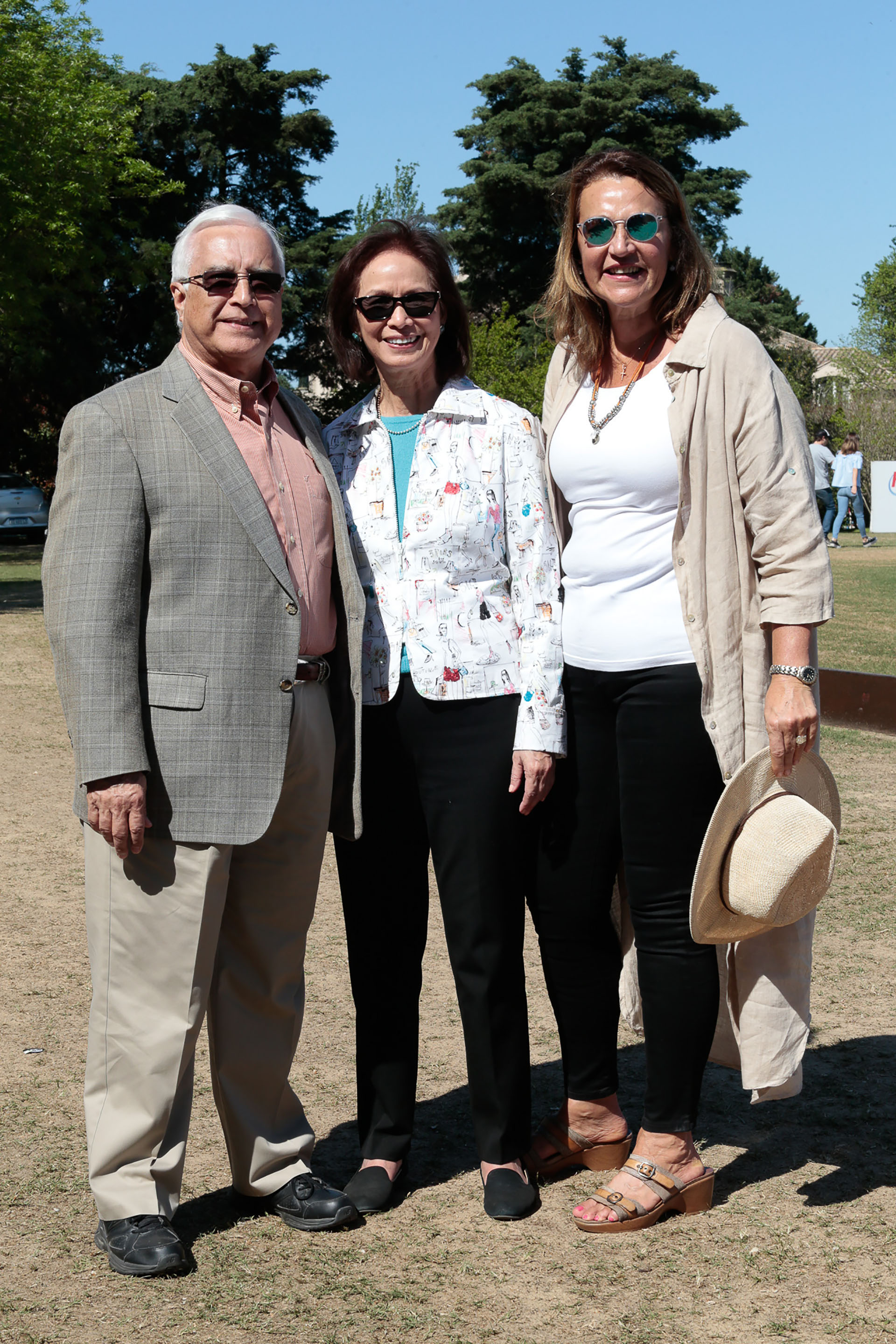 El embajador de los Estados Unidos en la Argentina, Edward C. Prado, su mujer María, y la diputada Marcela Campagnoli