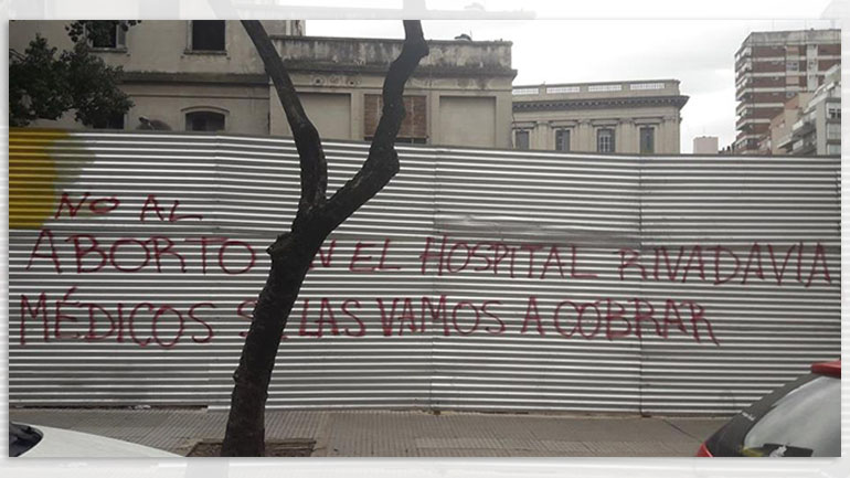 “No nos dejaremos amedrentar por sectores que quieren condenar al abandono y a la muerte”, dijeron en un comunicado los profesionales que garantizan el derecho al aborto legal.