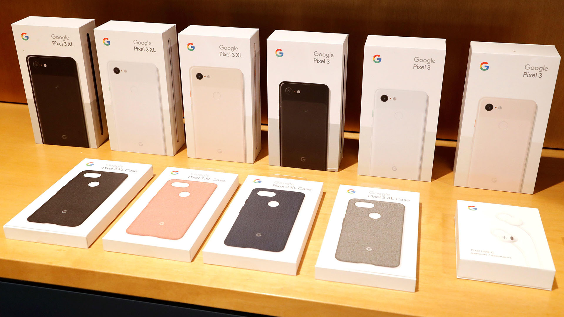Los teléfonos vienen en tres colores (EFE)