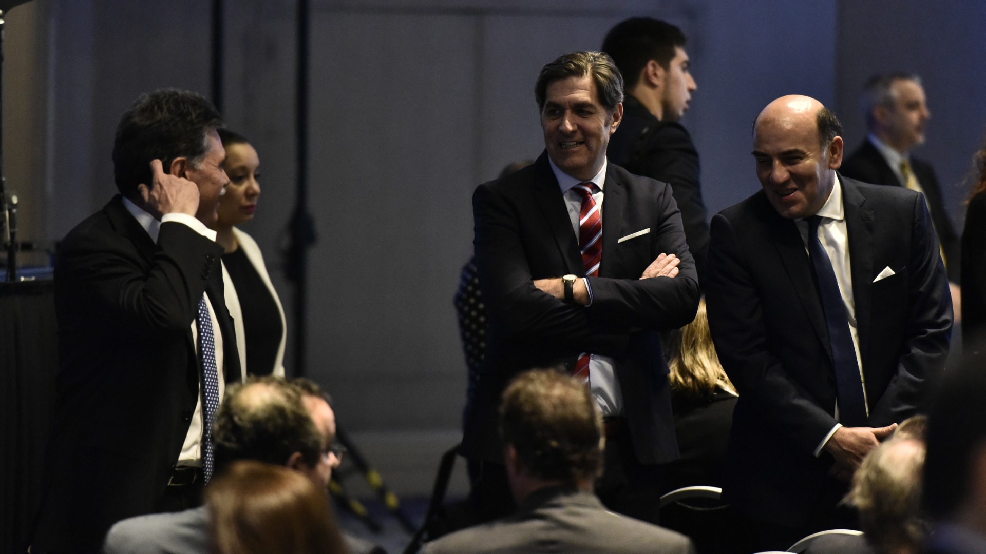 El juez federal Juan Carlos Geminiani, de brazos cruzados, y a su izquierda el juez Diego Barrotaveña, de la Cámara Federal de Casación
