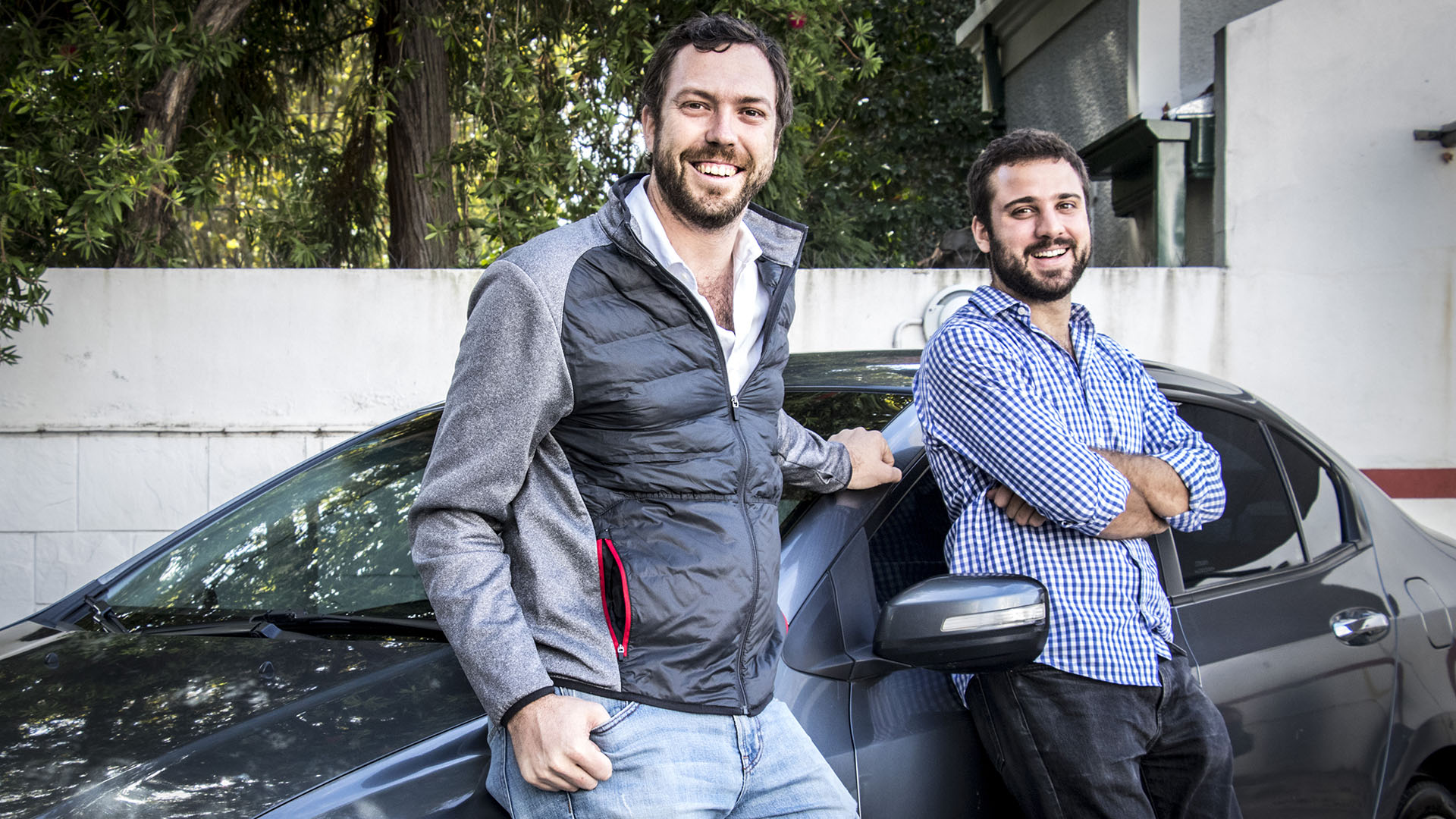 Checkars founders Jaime Macaya and Juan Cruz de la Rúa beside a used car