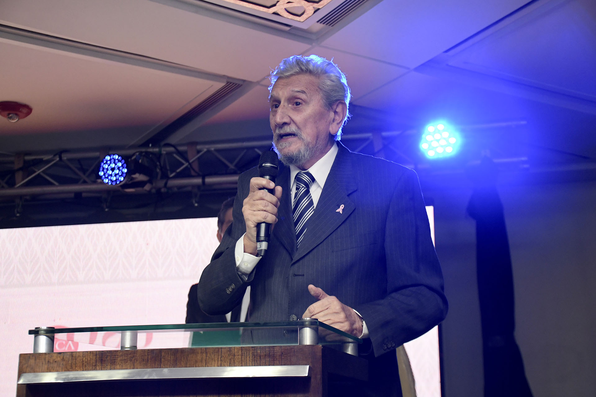 Reinaldo Chacón resalta la importancia de reducir la mortalidad del cáncer a través de la docencia, investigación y concientización