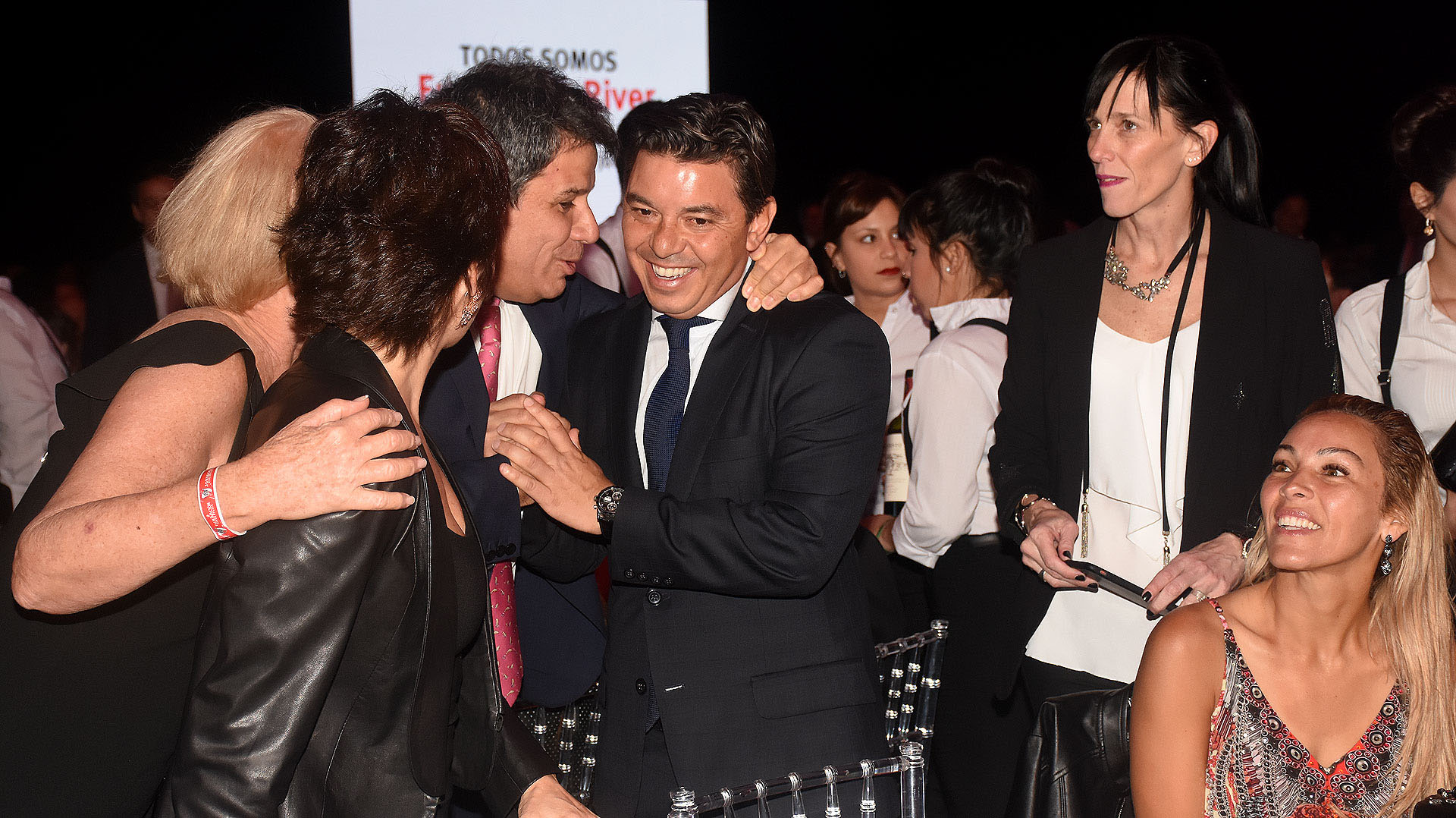 El saludo ente Facundo Manes y Marcelo Gallardo