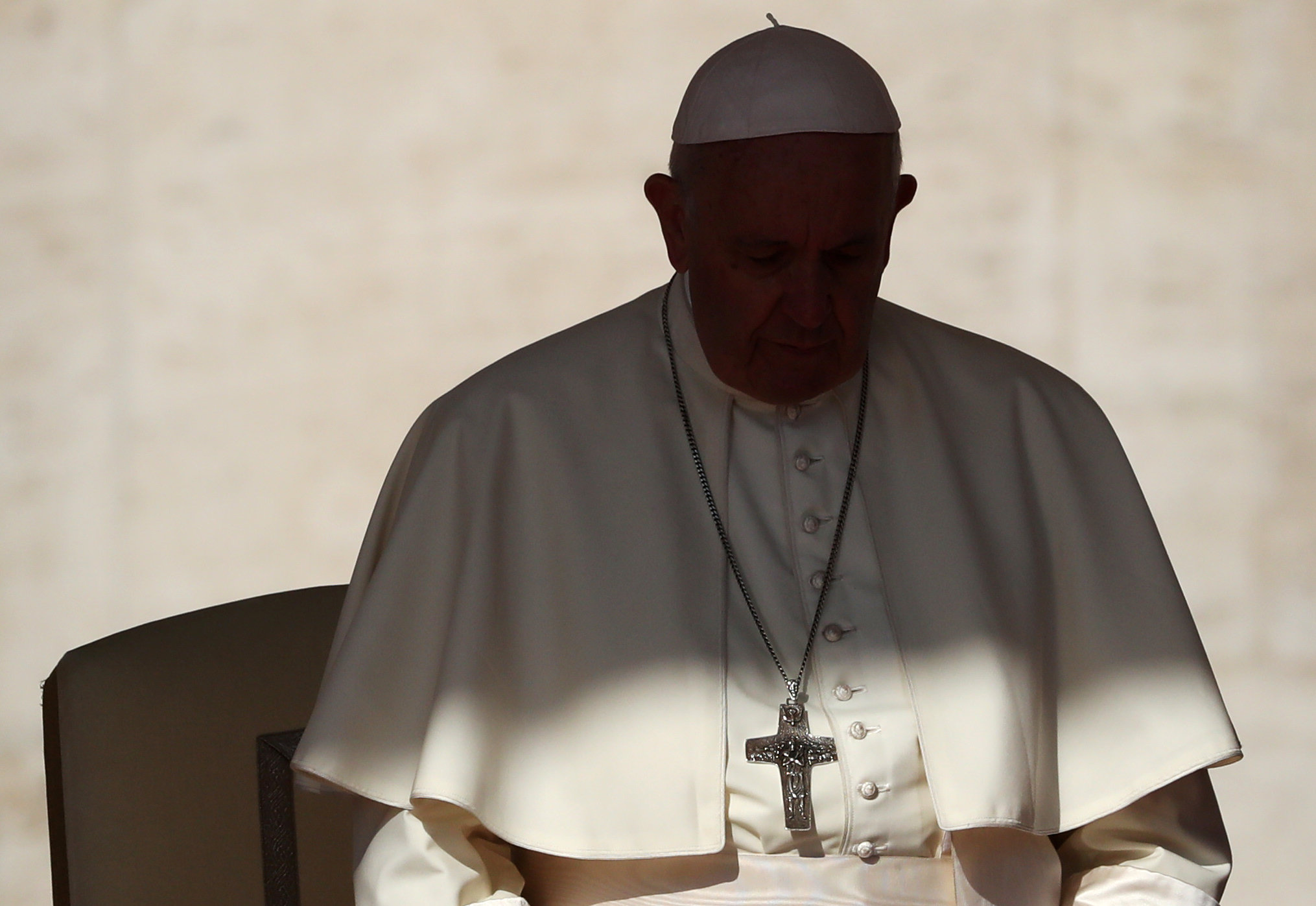 El Papa Francisco durante la audiencia del miércoles en Plaza San Pedro en el Vaticano (REUTERS/Tony Gentile)