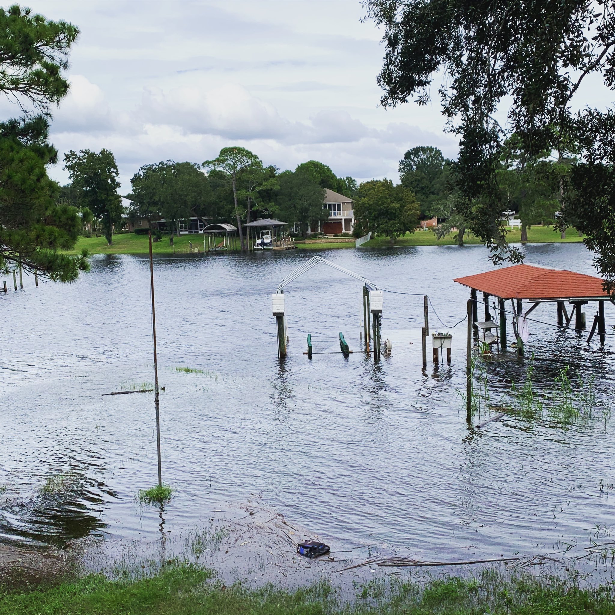 Los barrios de Fort Walton Beach ya sufren las inundaciones