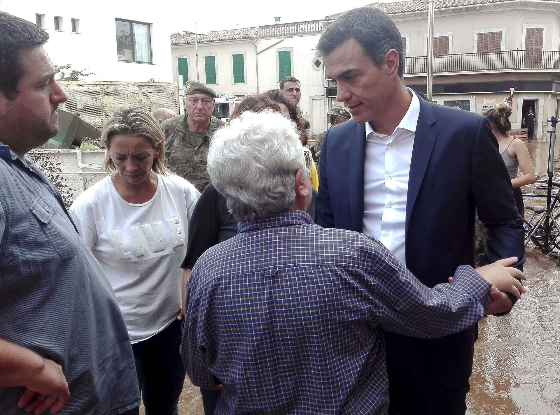 El presidente del gobierno español, Pedro Sánchez, visitó este mismo miércoles las zonas afectadas, desde donde garantizó que el Estado “va a volcar recursos económicos” para que los residentes “puedan recuperar su día a día en unas circunstancias tan difíciles”