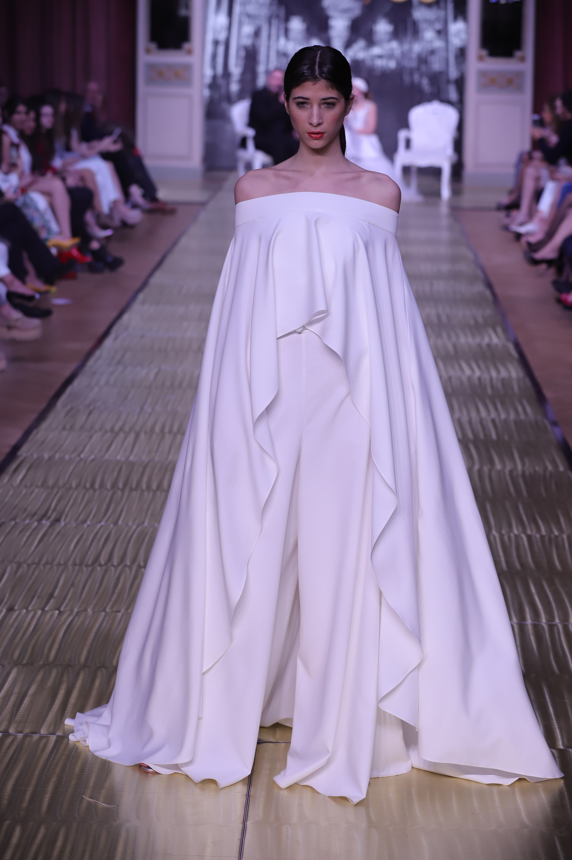 Carlos Burró presentó dos diseños de novias en el Argentina Fashion Show (Carlos Burró)