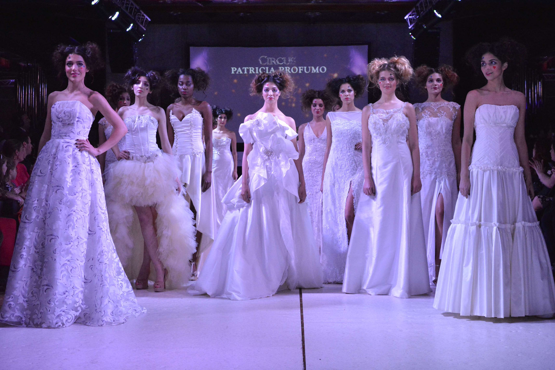 Fin de desfile “Circus” de Patricia Profumo y la colección de novias (Profumo)