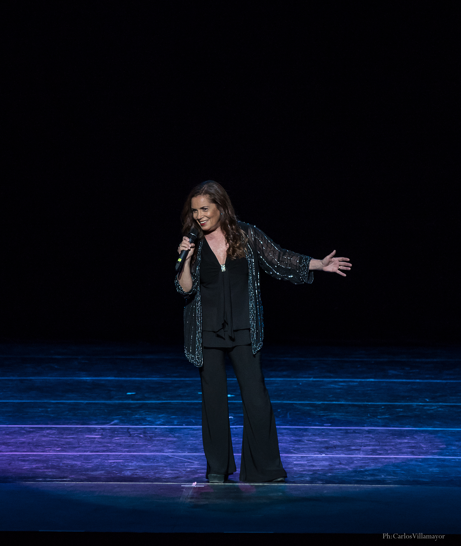 La participación especial de Sandra Mihanovich, quien emocionó con los clásicos “Puerto Pollensa” y “Honrar la vida”