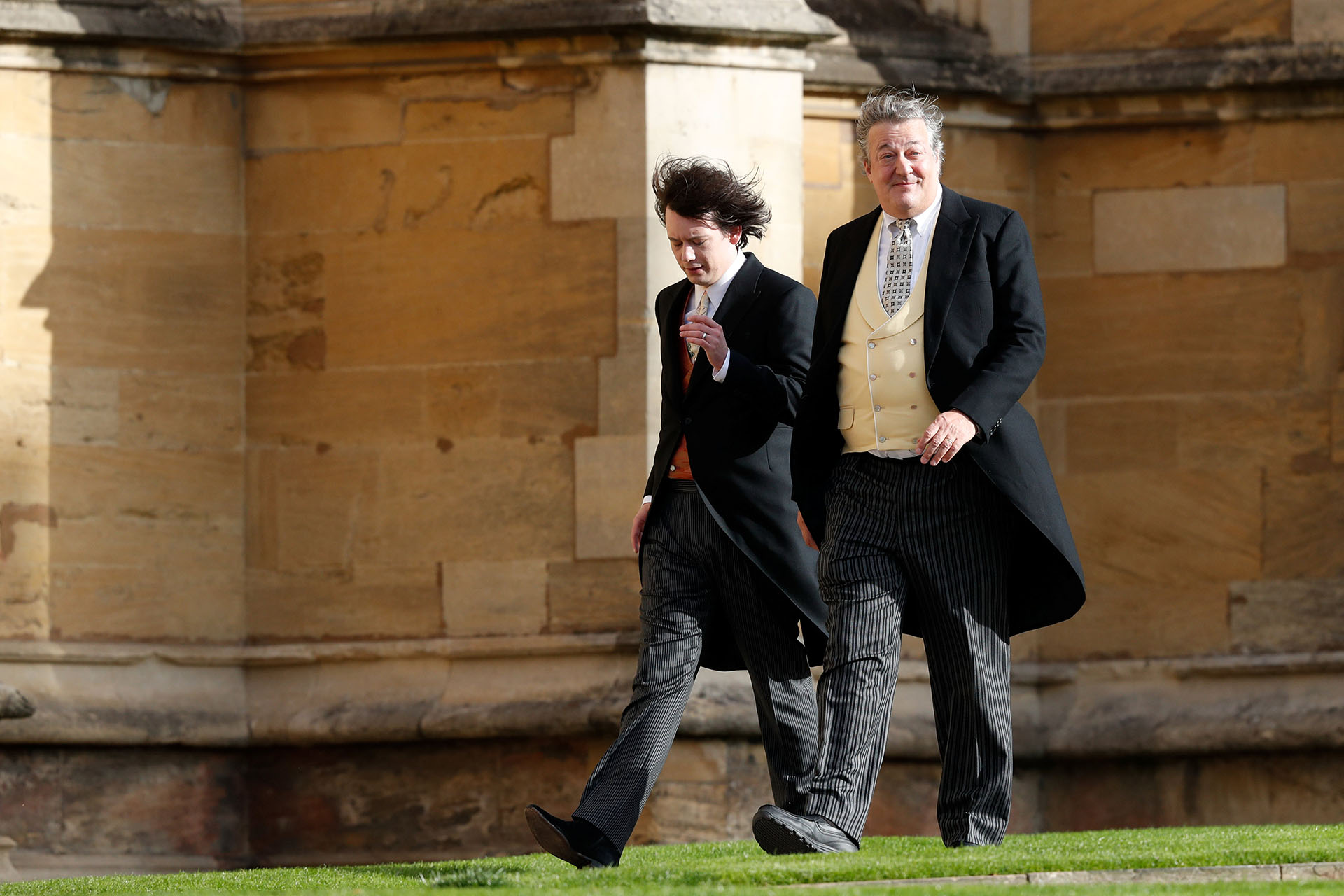 El comediante Stephen Fry y Elliott Spencer