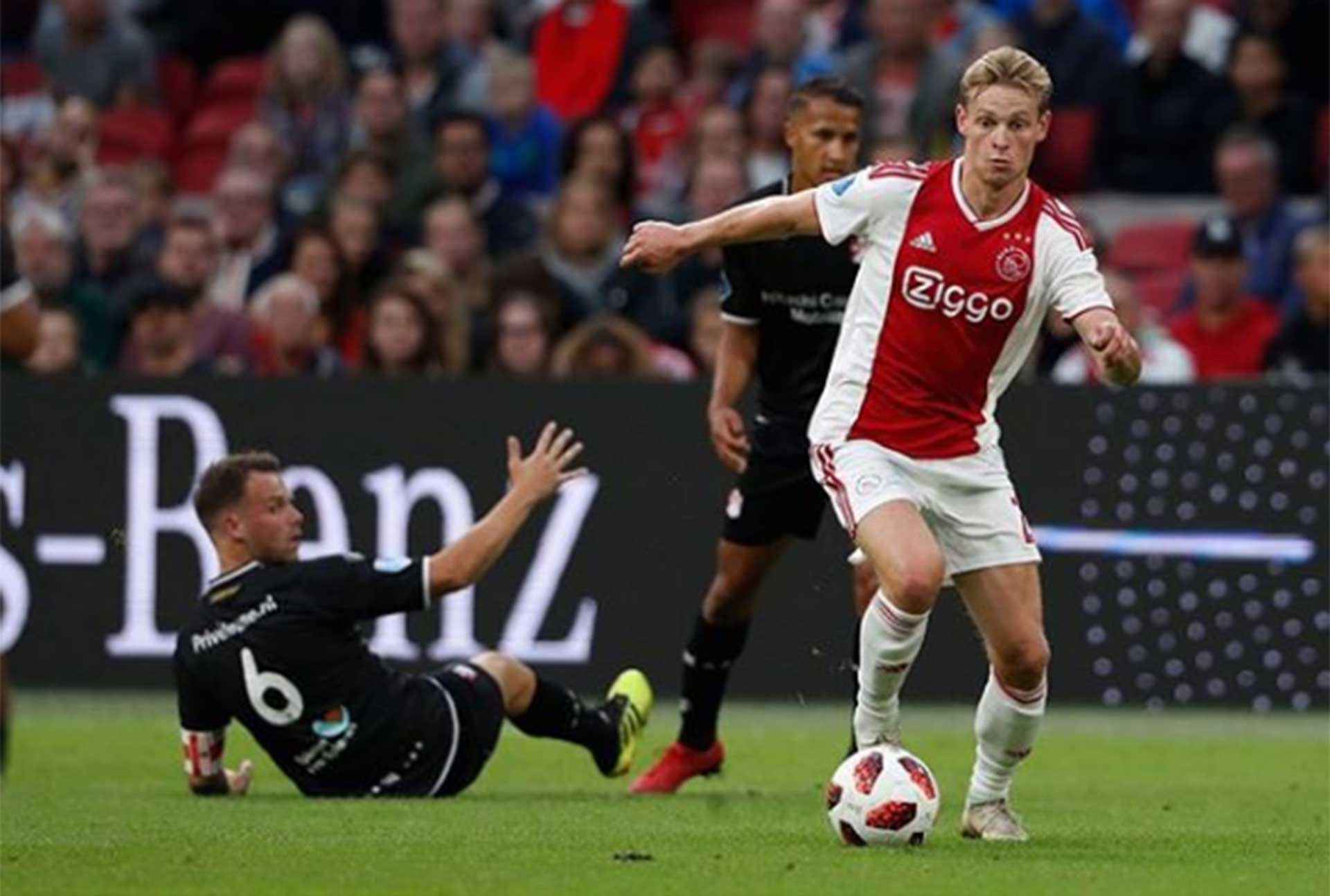 De Jong es pretendido por el Barcelona y el Bayern Múnich