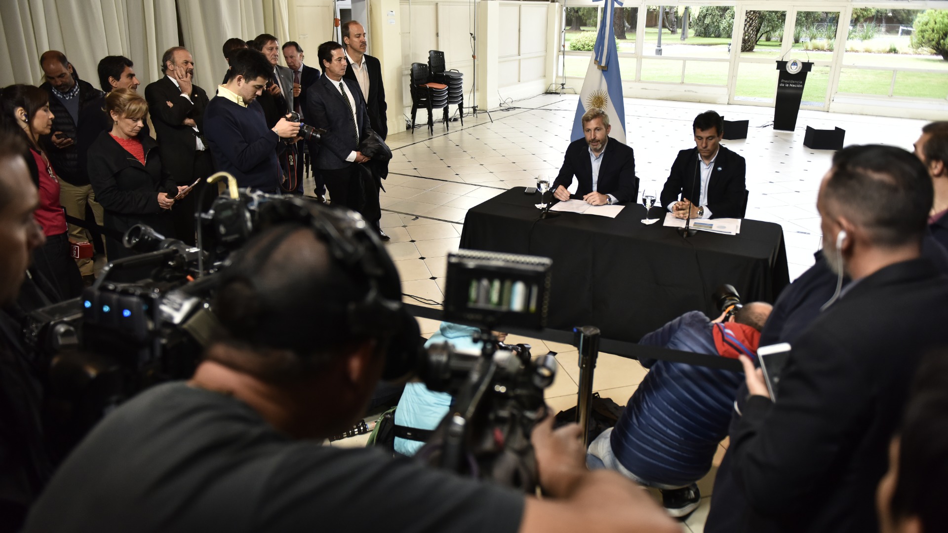 Conferencia de prensa de Frigerio y Kerr