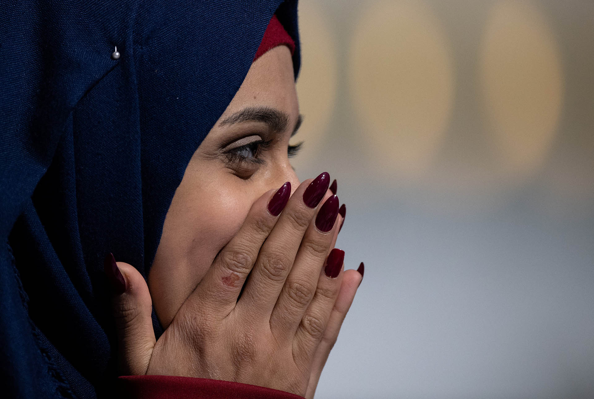 La irakí Fatimah Abbas Waheeb Al-Kaabi celebra su producción en tiro deportivo (Foto: REUTERS)