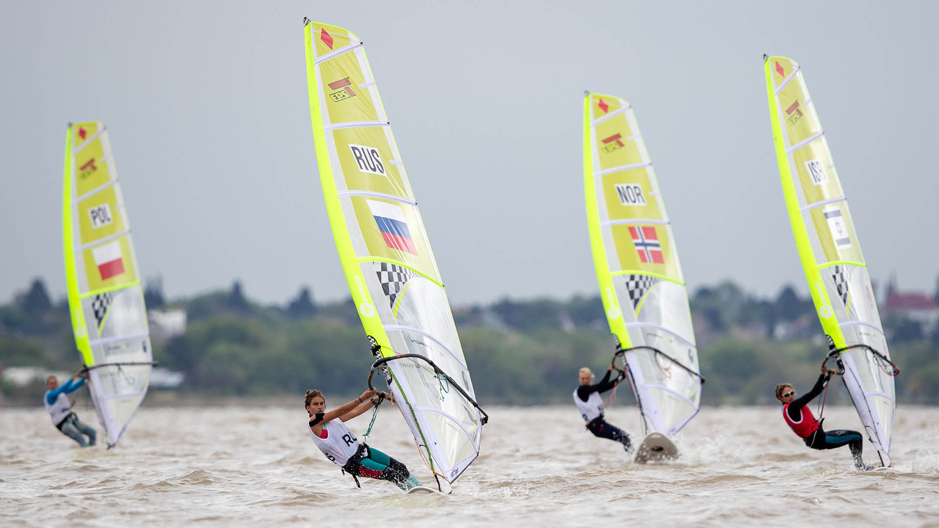 La rusa Yana Reznikova lidera la final del Windsurfer en el Club Náutico San Isidro (Foto: REUTERS)