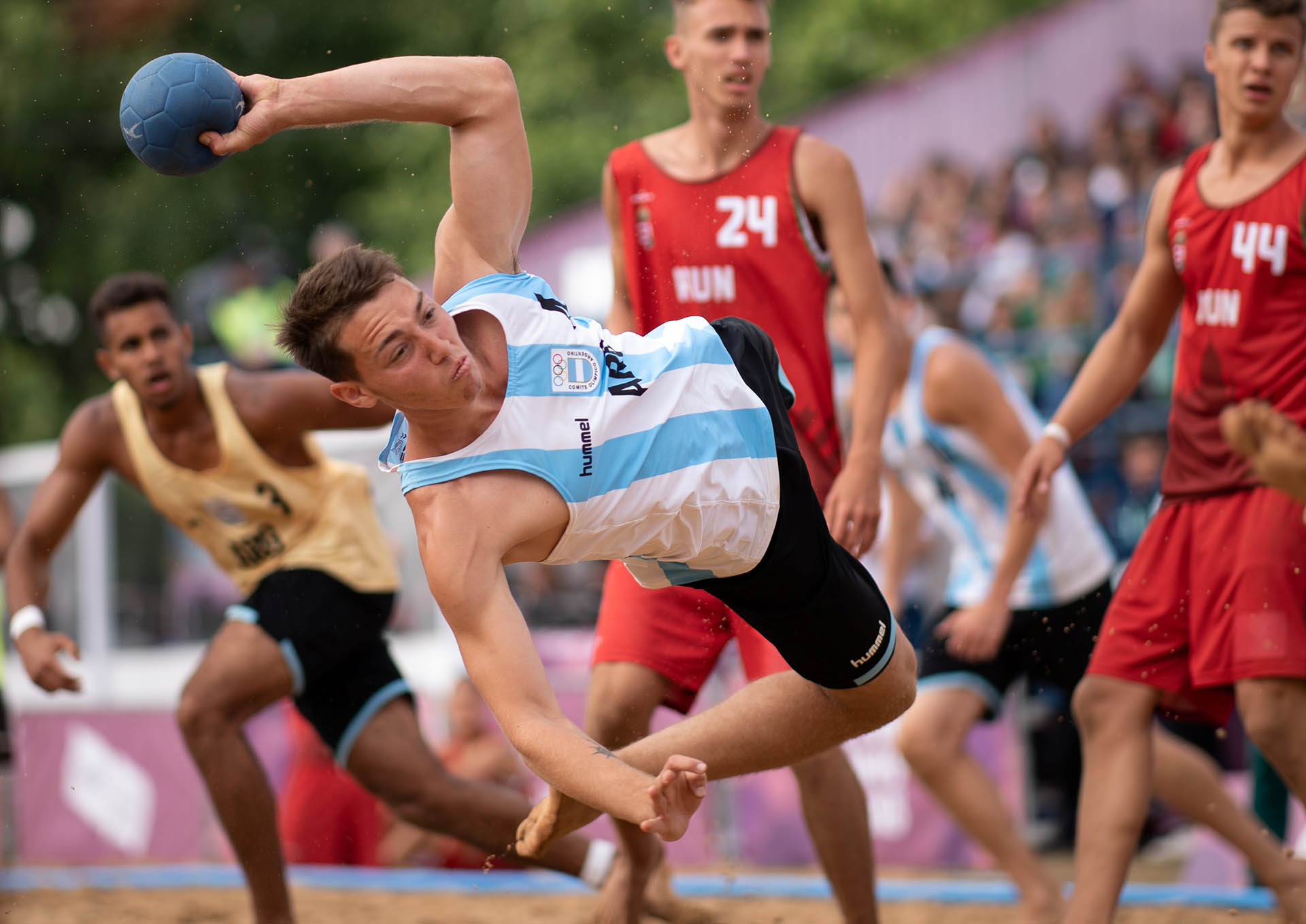 El argentino Jose Basualdo fue una de las figuras en el sufrido triunfo ante Hungría en Beach Handball (Foto: REUTERS)