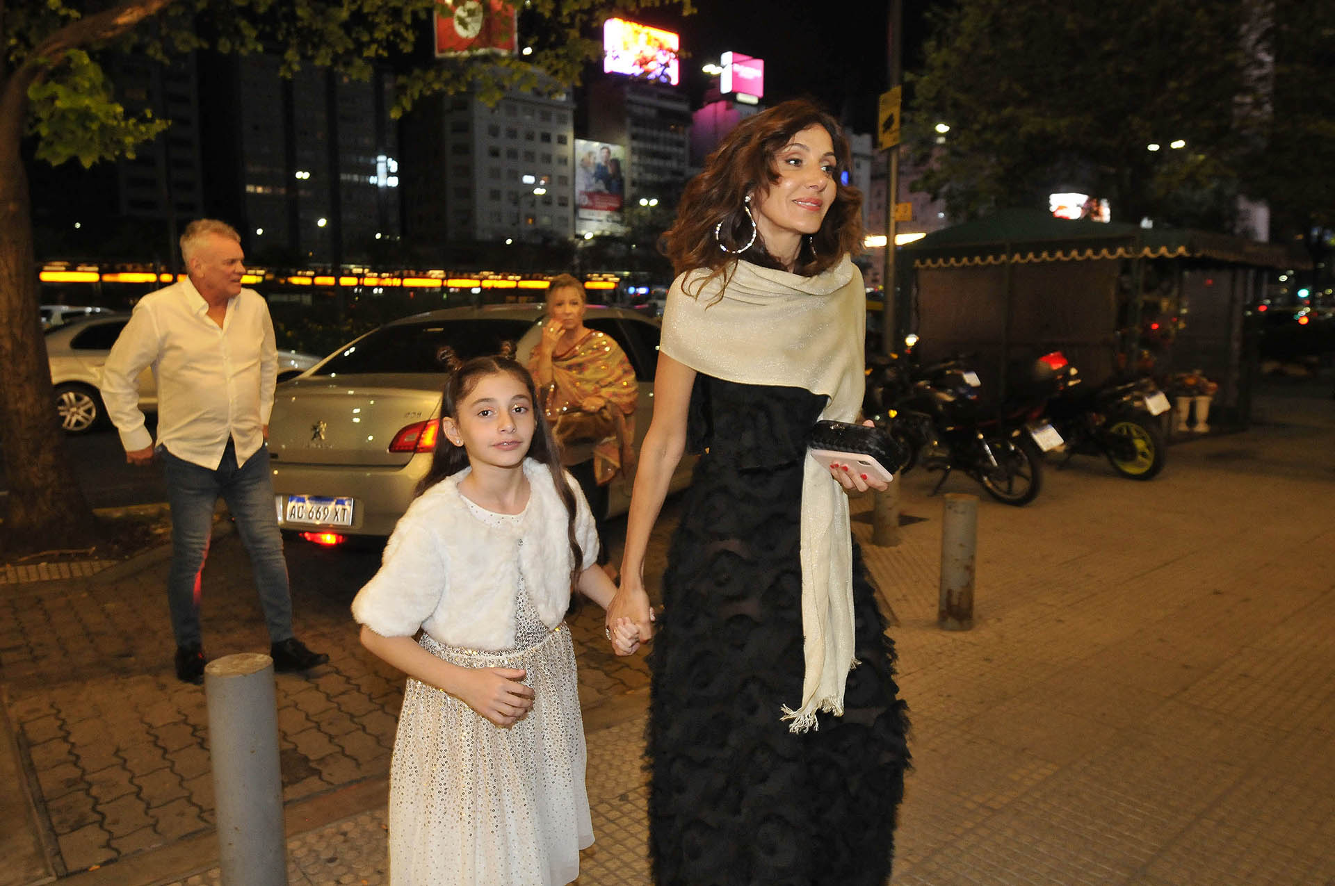 Corina y su hija, Elizabetta, de nueve años
