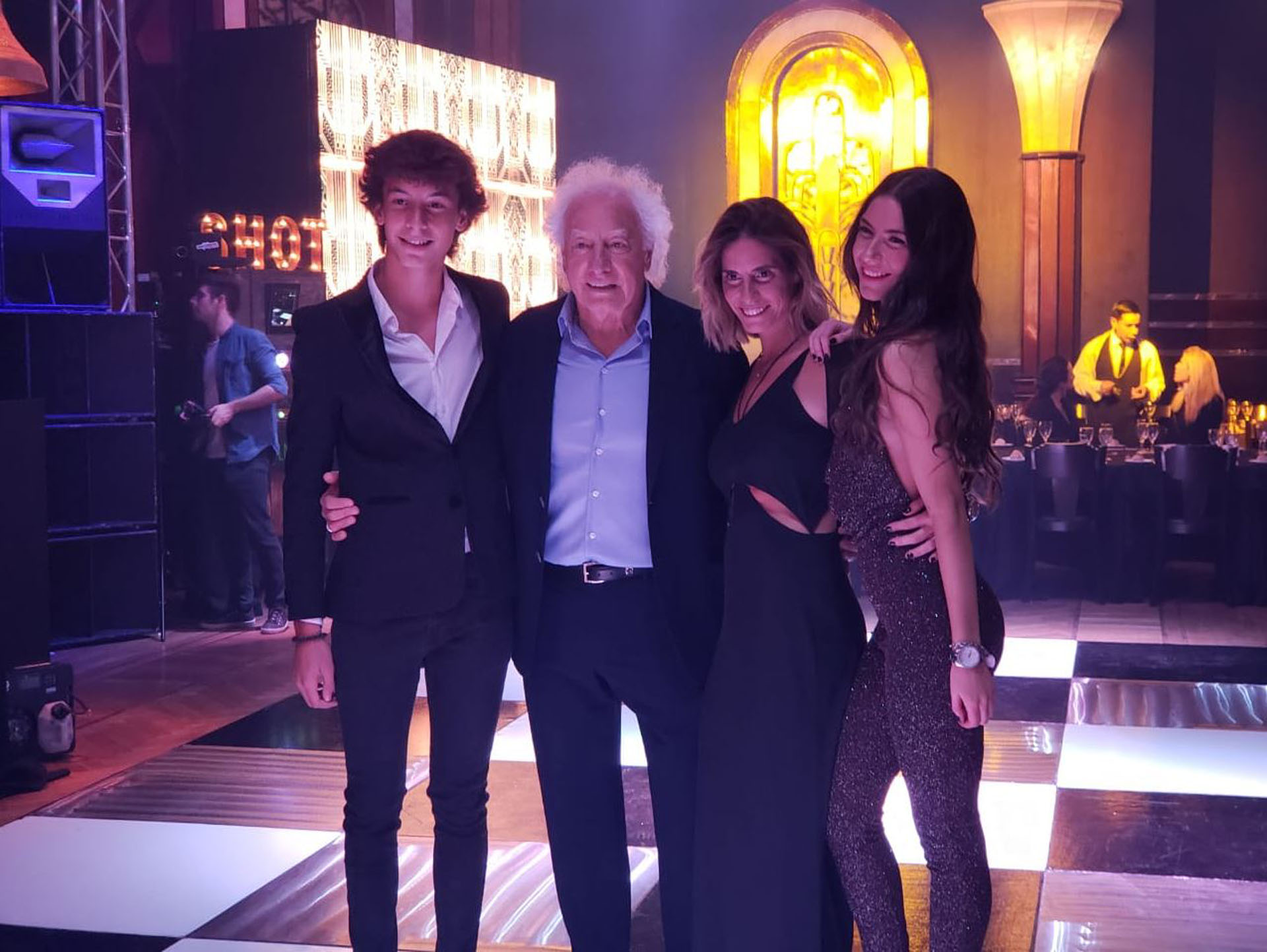 Cóppola con su hija Natalia y sus nietos (Crédito: Teleshow)