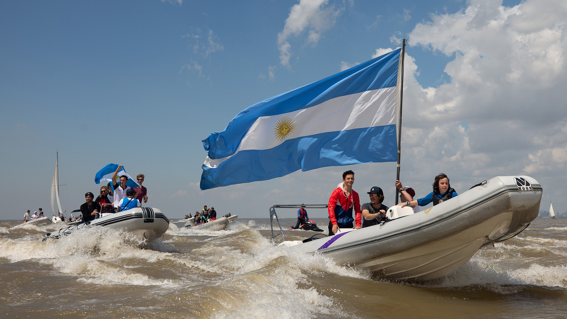 Los festejos del equipo argentino luego de concretar su victoria que le permitió colgarse la medalla de oro (Foto: REUTERS)