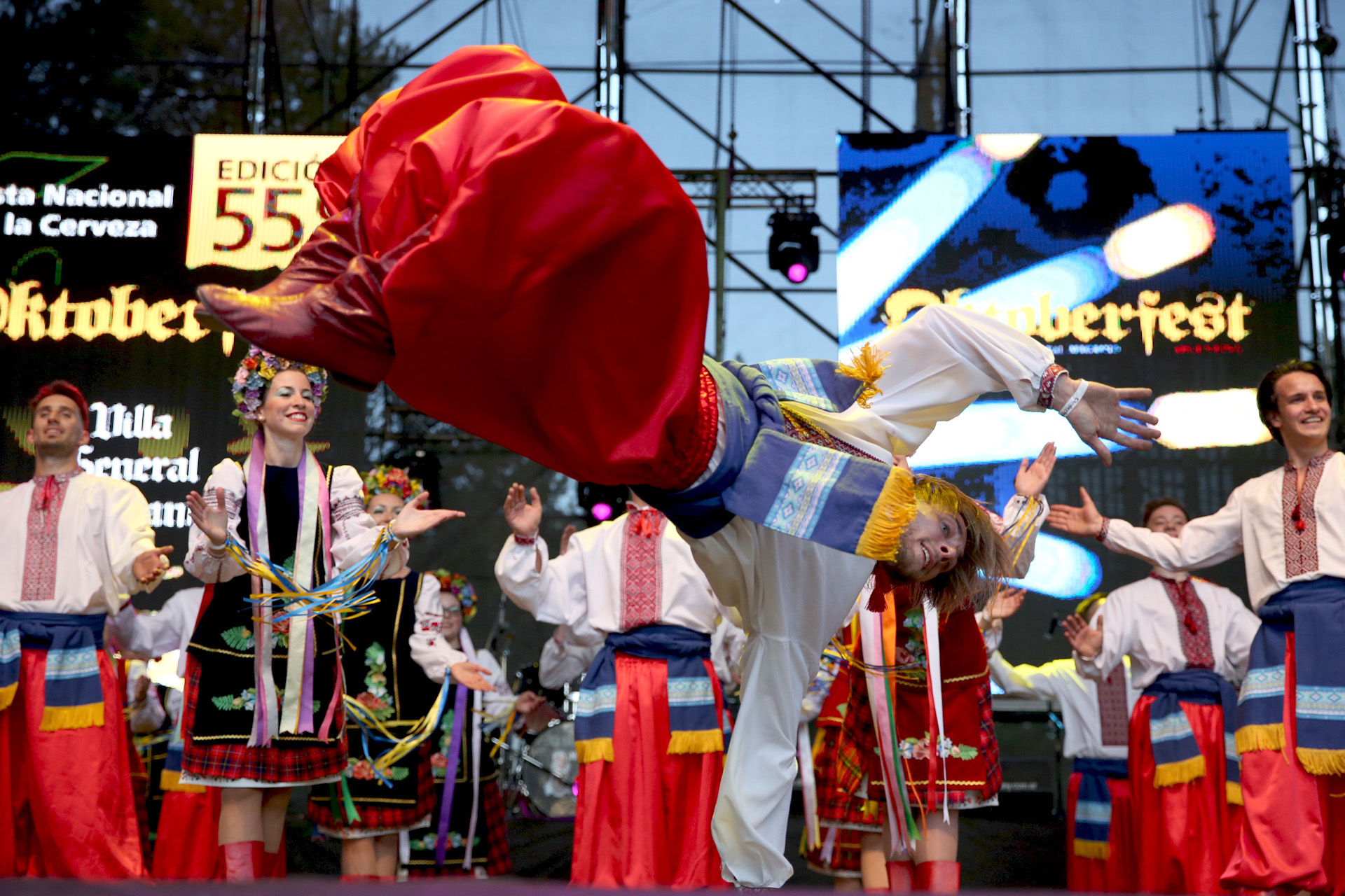 En el Oktoberfest los show artísticos son otros de sus atractivos