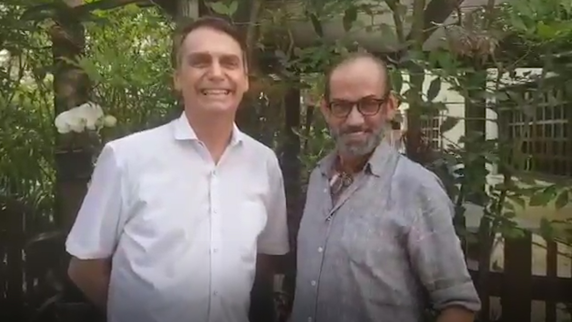 Bolsonaro se mostró junto a Lili Ferraz para acercarse a la comunidad gay