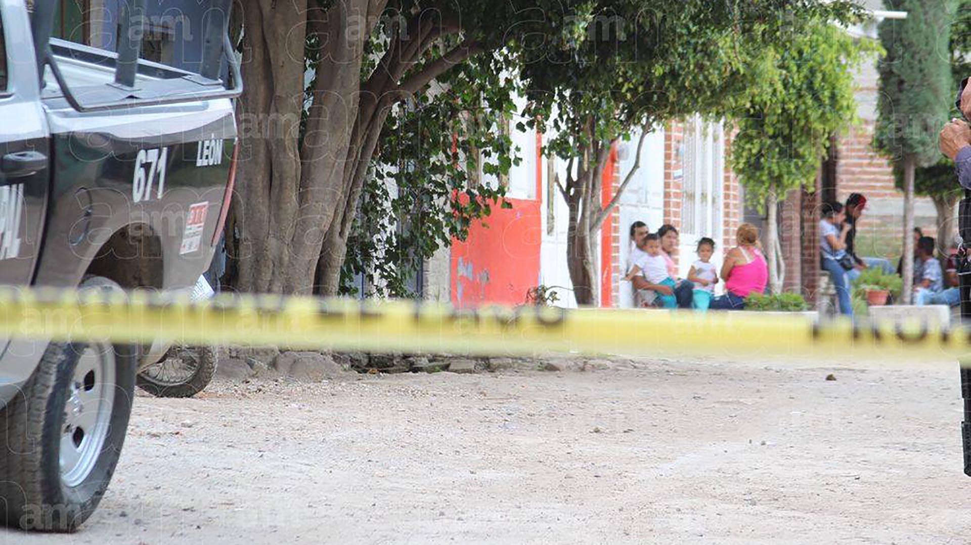 La niña de 2 años perdió la vida frente a su domicilio. (Cortesía AM Guanajuato)