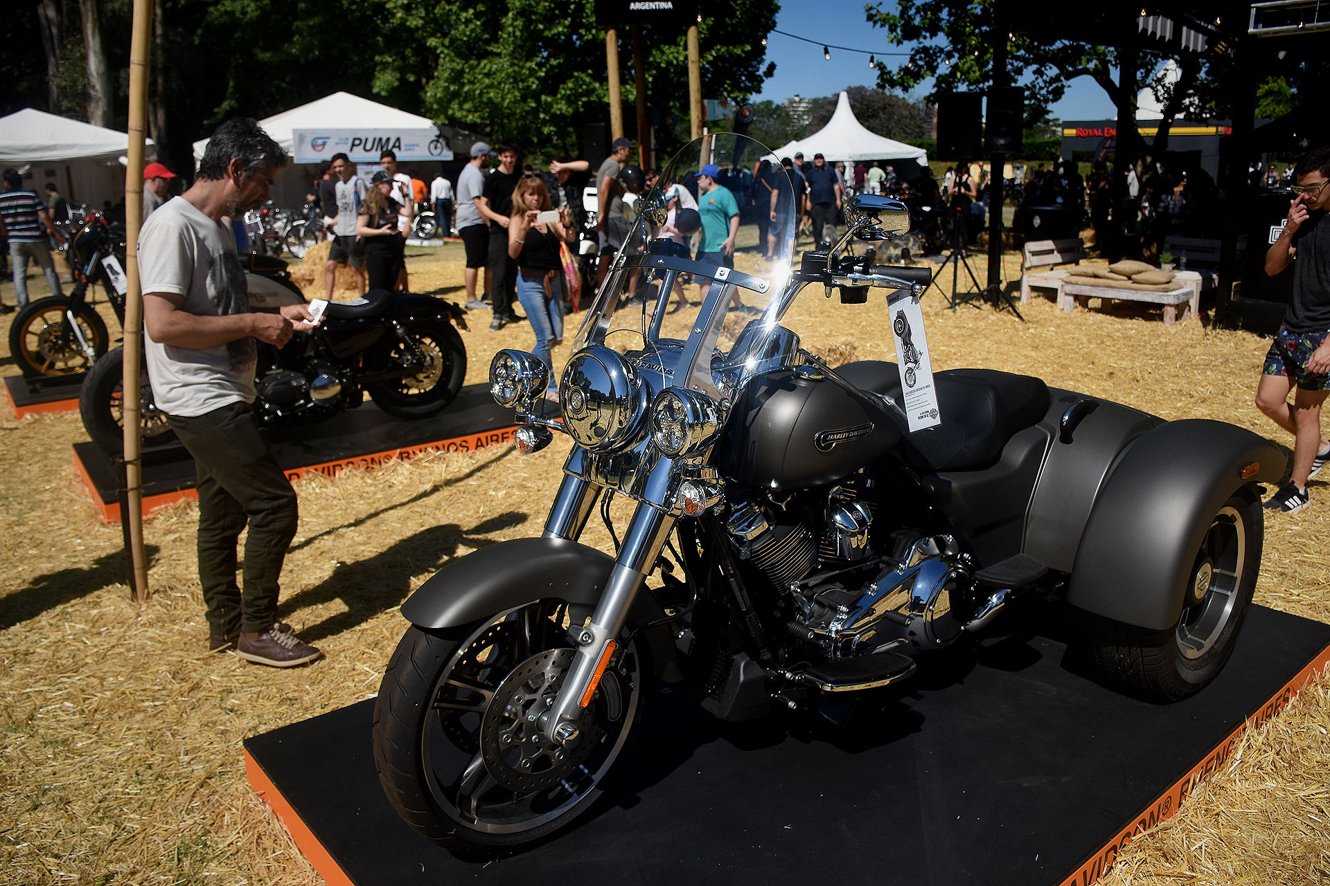 En el “Barrio de las Motos” se presentaron 400 ejemplares de calle y competición, de producción nacional e internacional. Aprovecharon para celebrar los 115 años de la mítica marca de culto estadounidense Harley-Davidson