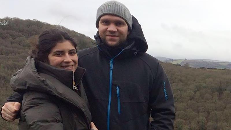 El hombre acusado de espía junto a su esposa