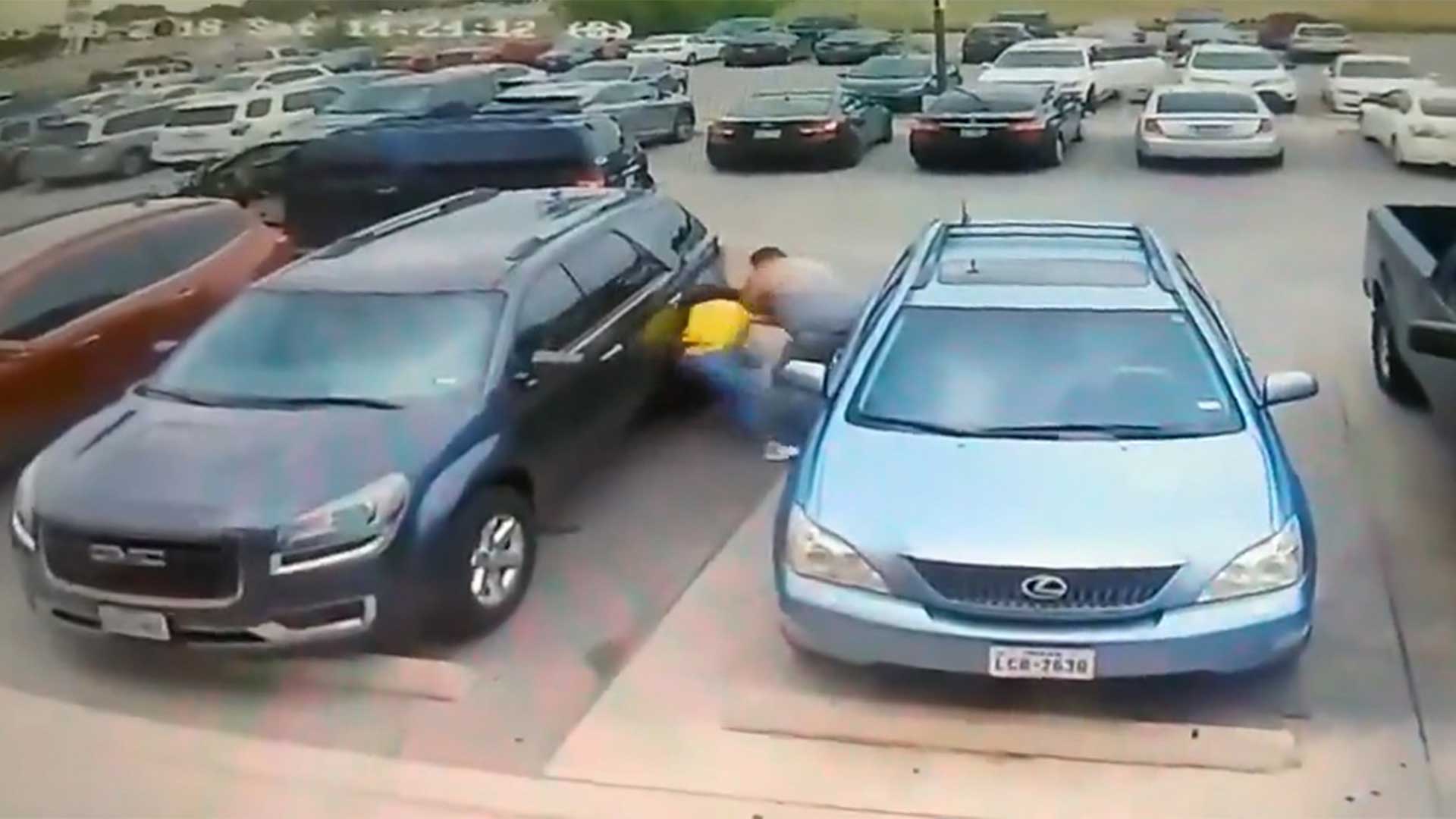El hombre reaccionó propinándole una brutal golpiza