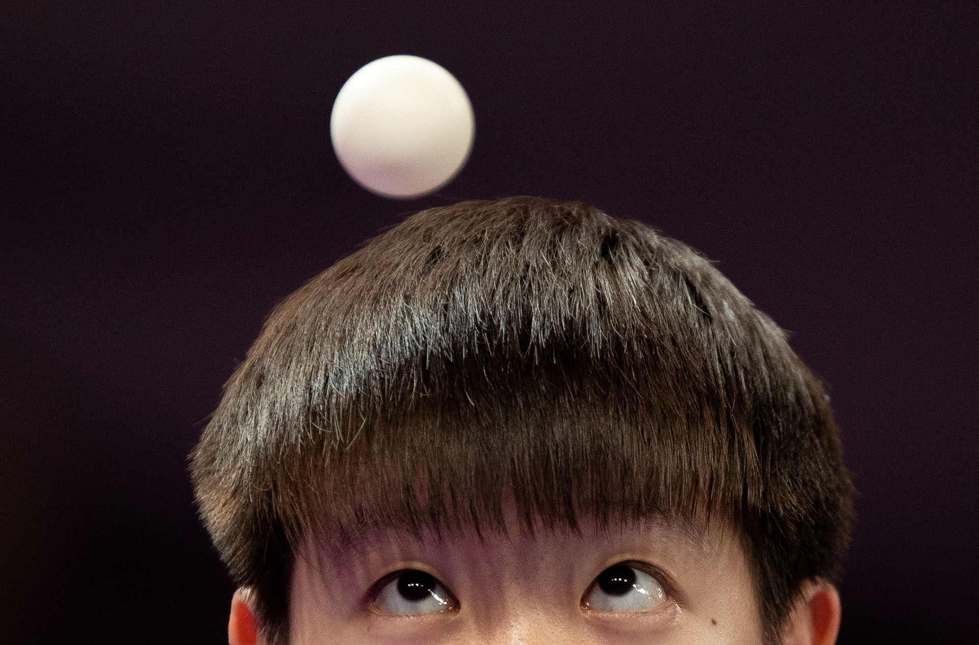 Yingsha Sun, de China, segundos antes de iniciar su juego por el oro como parte del equipo internacional del Tenis de Mesa que disputaron ante Japón en el estadio preparado para la ocasión en el predio de Tecnópolis (REUTERS)