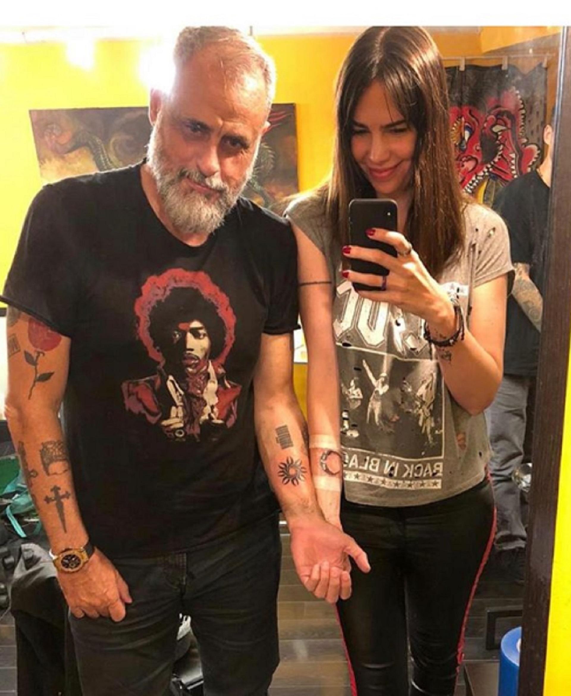 Jorge Rial cumplió 57 años y lo festejó de una manera muy especial: con su novia Romina Pereiro se realizaron unos tatuajes