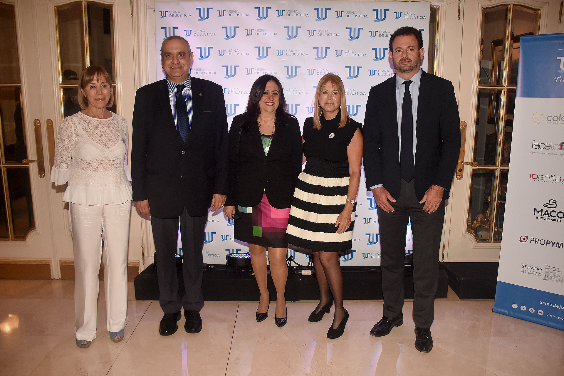 La psicoanalista Marcela Dal Verme junto al juez penal Mariano Chediek, su mujer Alejandra; y José Urtubey