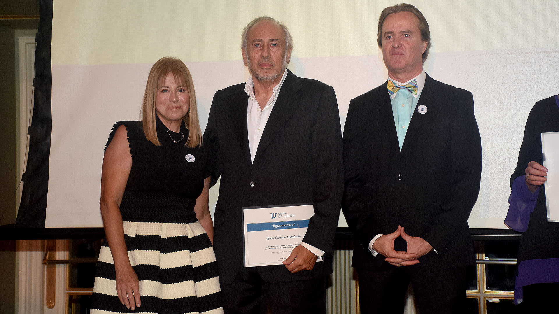 Gustavo Yankelevich con su diploma
