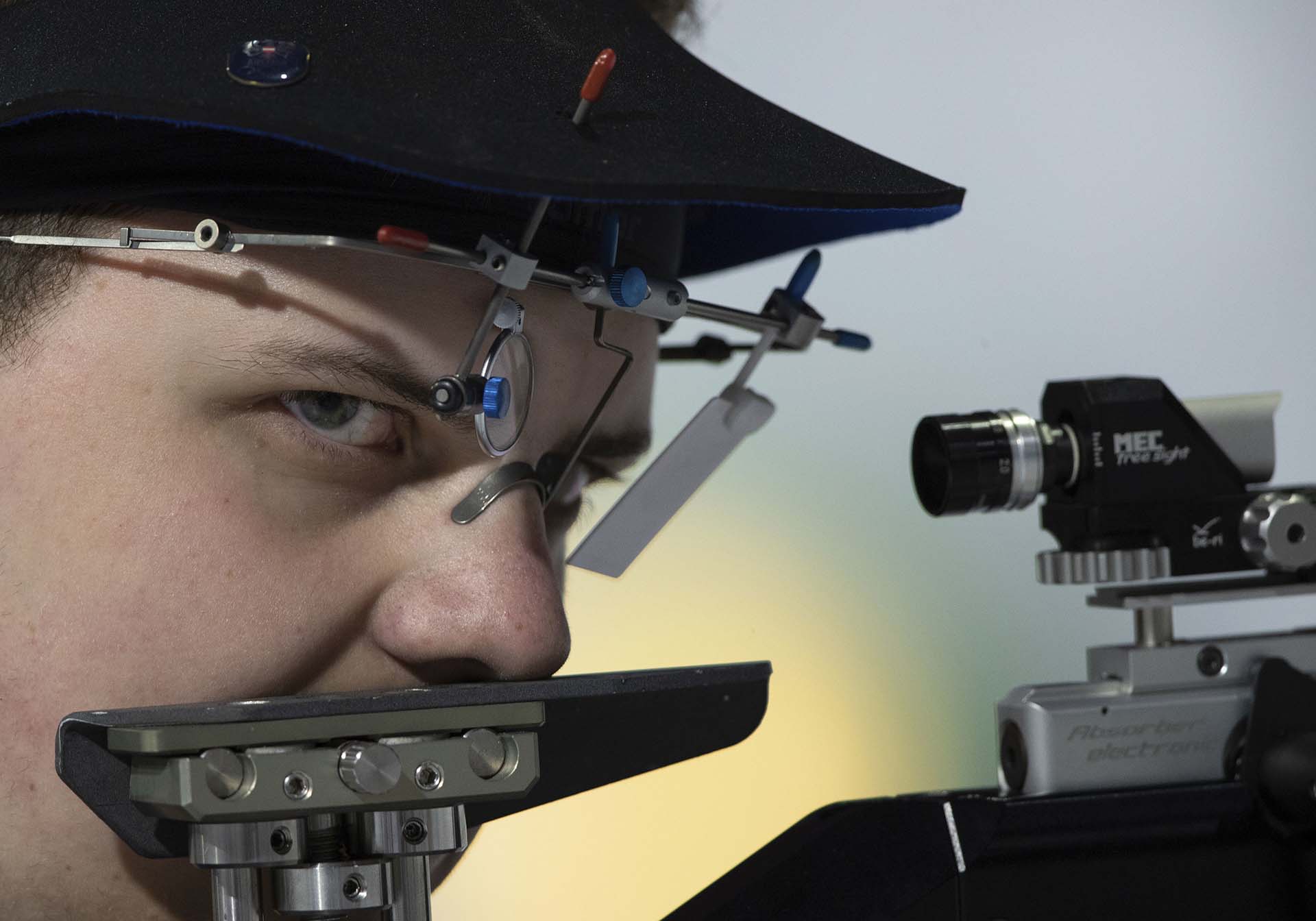 Stefan Wadlegger de Austria en tiro deportivo ( Jed Leicester/OIS/IOC via AP)