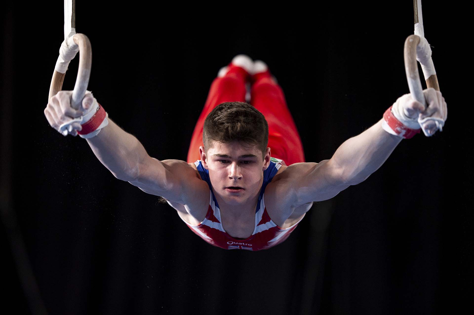 El británico Adam Tobin fue una de las figuras en anillas (Florian Eisele/OIS/IOC via AP)