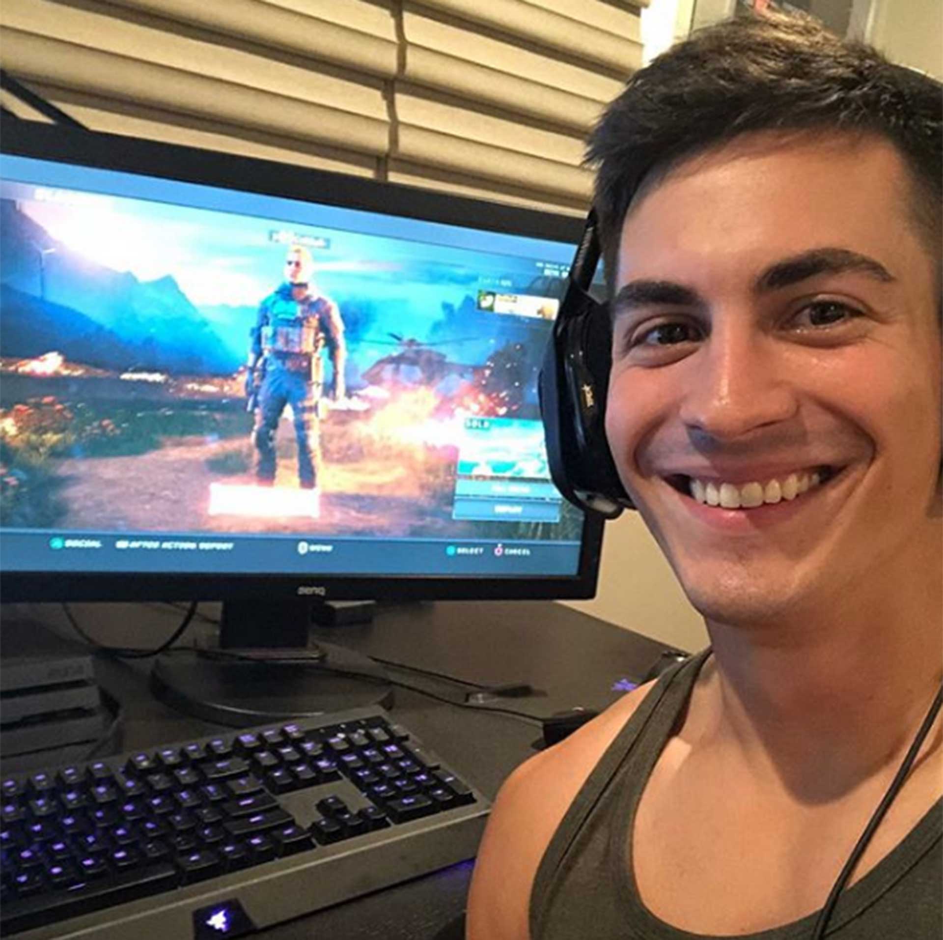 El joven había dicho que la dejaba para concentrarse en su carrera como gamer, pero ahora dio una explicación diferente