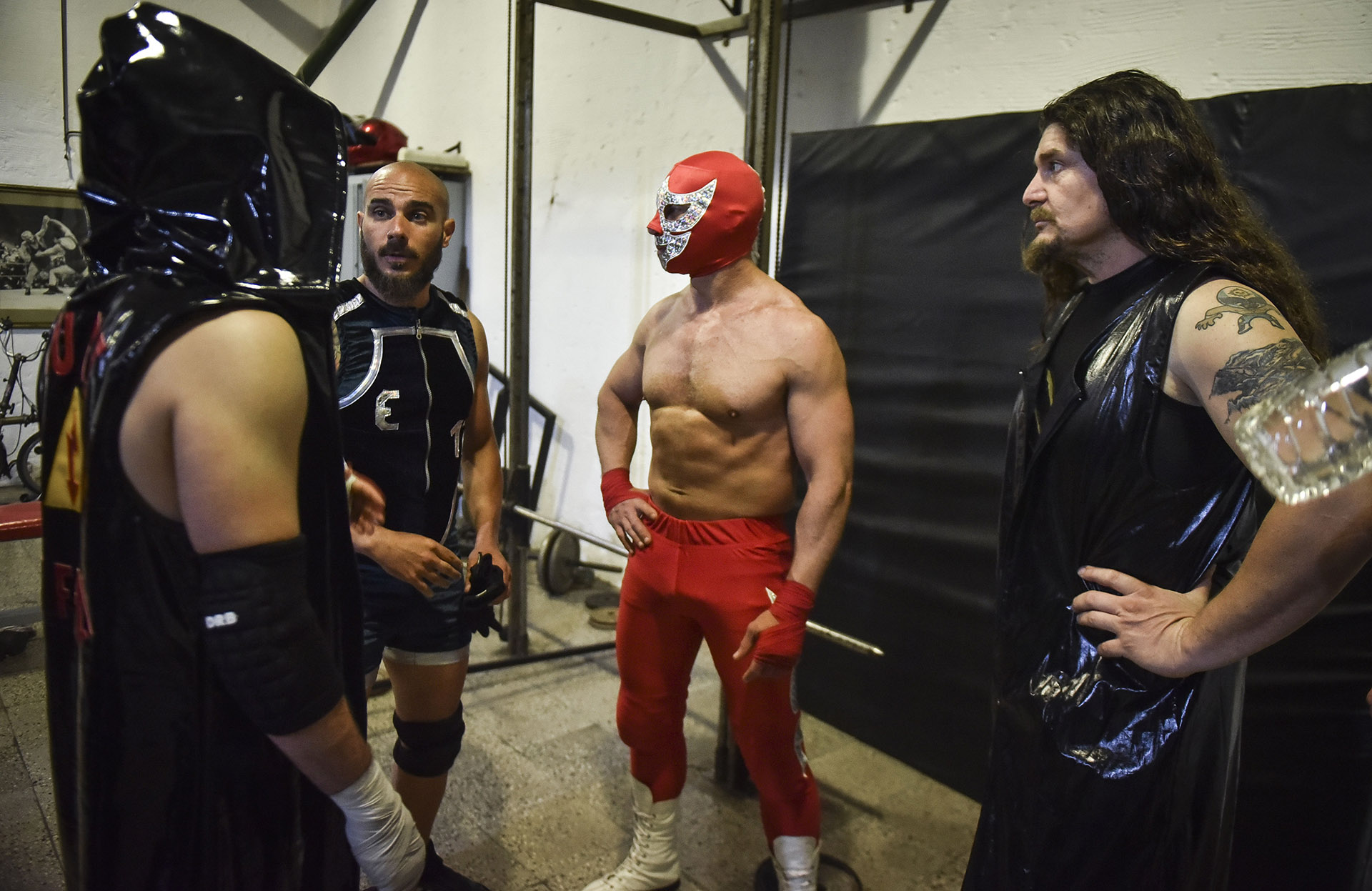 Iuri Maffia, Enigma 17, Caballero Rojo y Kodran, distendidos, en un descanso de los agitados días de entrenamiento. Ya llegará el tiempo de las ansiadas batallas…