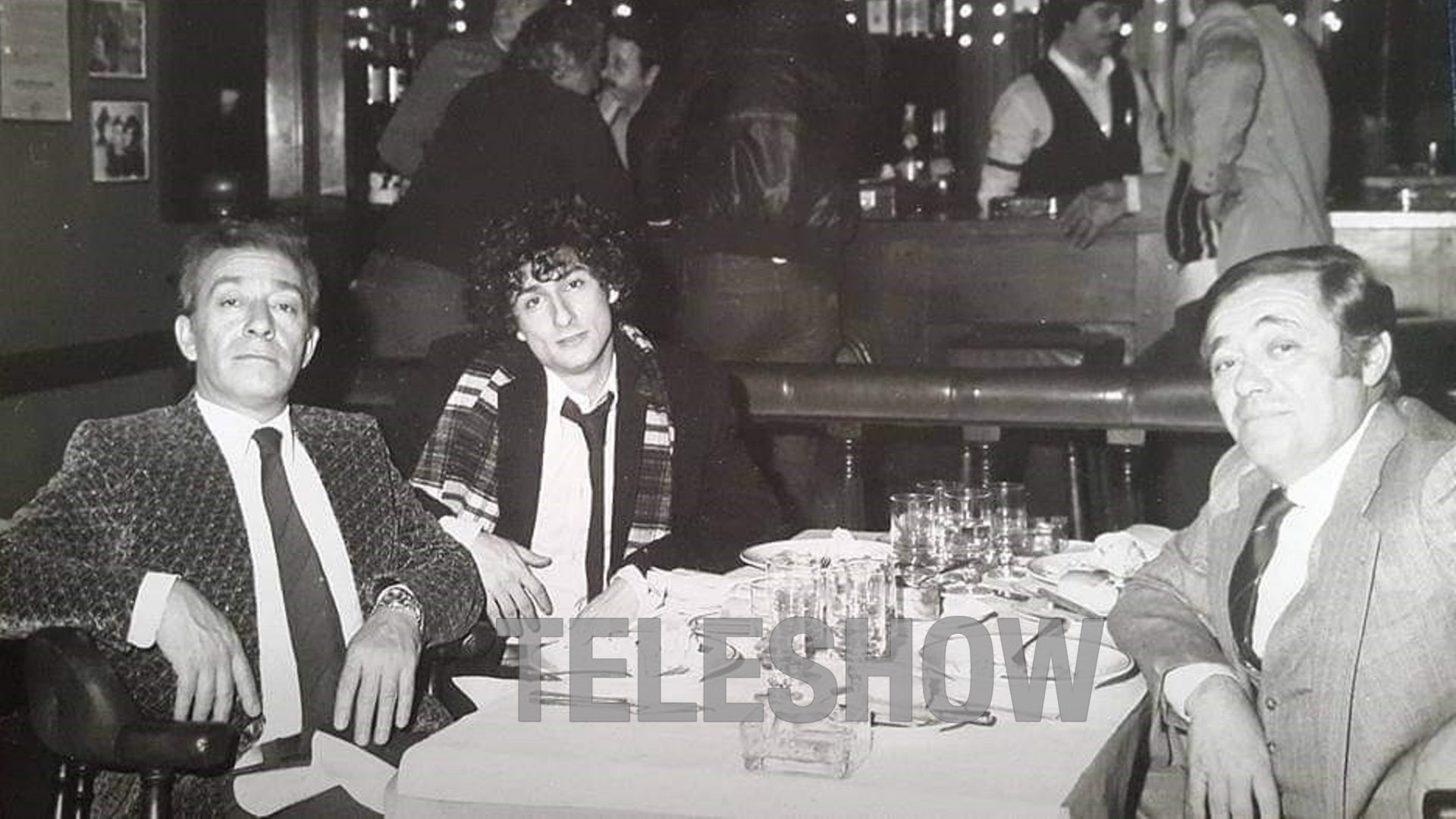 Con su cabellera llena de rulos, Fernando compartió una comida con su padre, el Negro Olmedo y Tato Bores