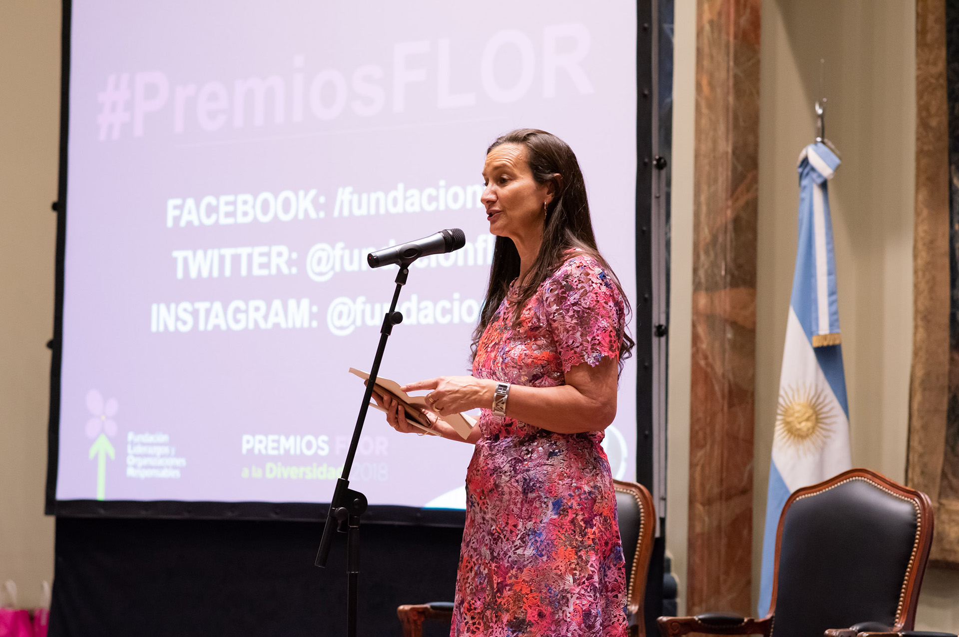 Andrea Grobocopatel, fundadora y presidente de la Fundación Liderazgos y Organizaciones Responsables (FLOR), encabezó la entrega de los Premios FLOR a la Diversidad. Estas distinciones surgieron como reconocimiento a todas aquellas grandes empresas, pymes, ONGs y organismos del sector público que muestren ser ejemplos de gestión responsable y diversa. El premio les otorga visibilidad ante el resto de la sociedad para que sean modelos a seguir, invistiéndolos con la responsabilidad de ser los faros que iluminen al resto en el camino de la inclusión y el empoderamiento