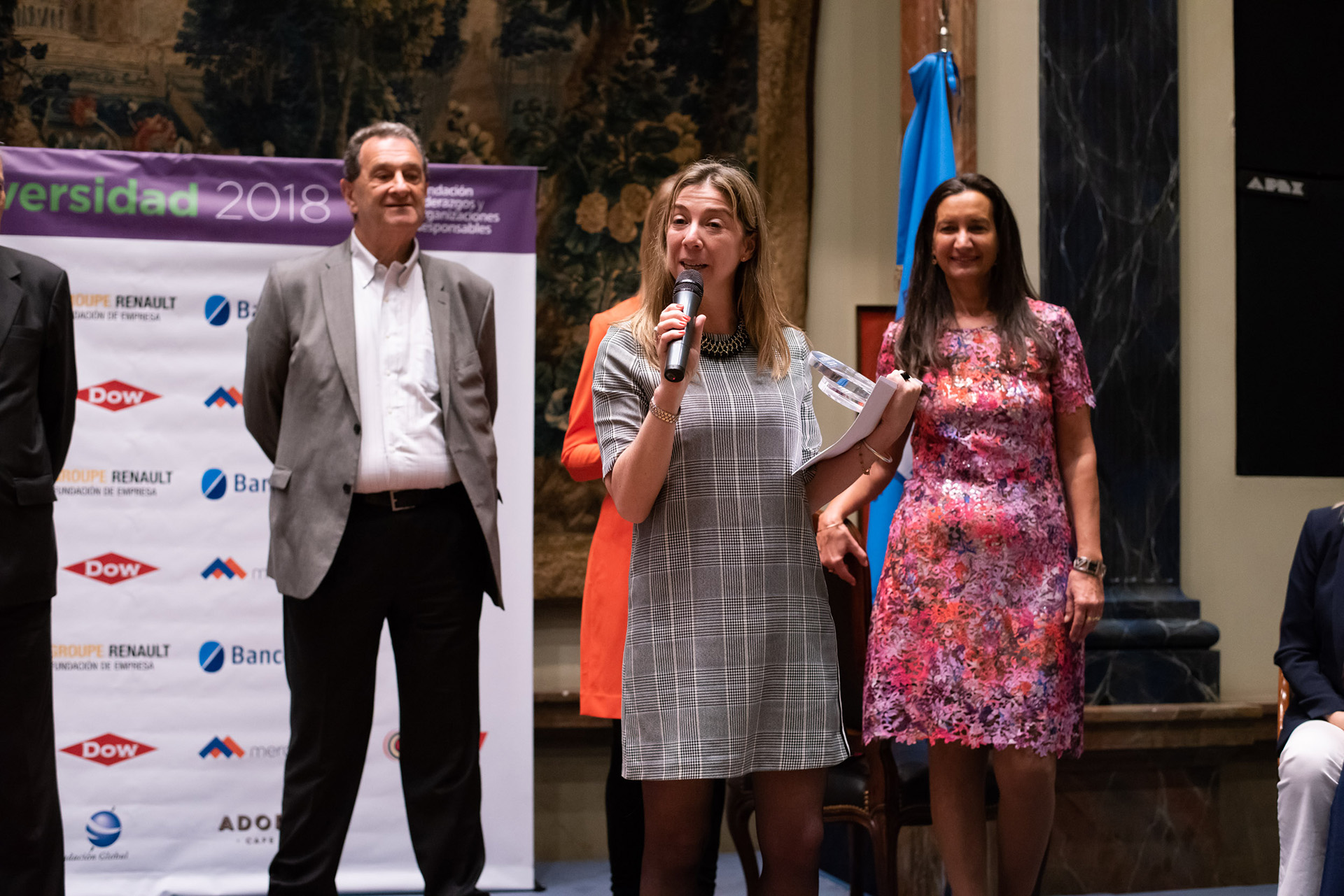 En la categoría Grandes Empresas, Arredo resultó ganadora. Su gerente de Recursos Humanos, Fernanda Manuel, expresó: “Trabajar en la inclusión es un compromiso que hacemos con el corazón. Estamos convencidos de lo que hacemos. Nos gusta interpelar, cuestionar y aportar. Esto nos da más fuerza para seguir haciéndolo”