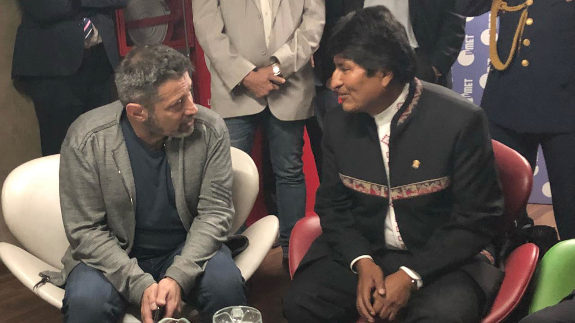 El sindicalista Víctor Santa María junto a Evo Morales