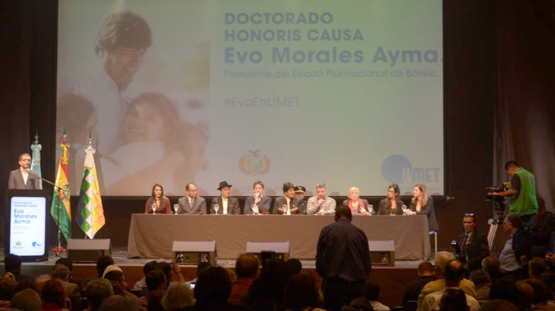 Acto de entrega del Doctorado Honoris Causa al presidente de Bolivia