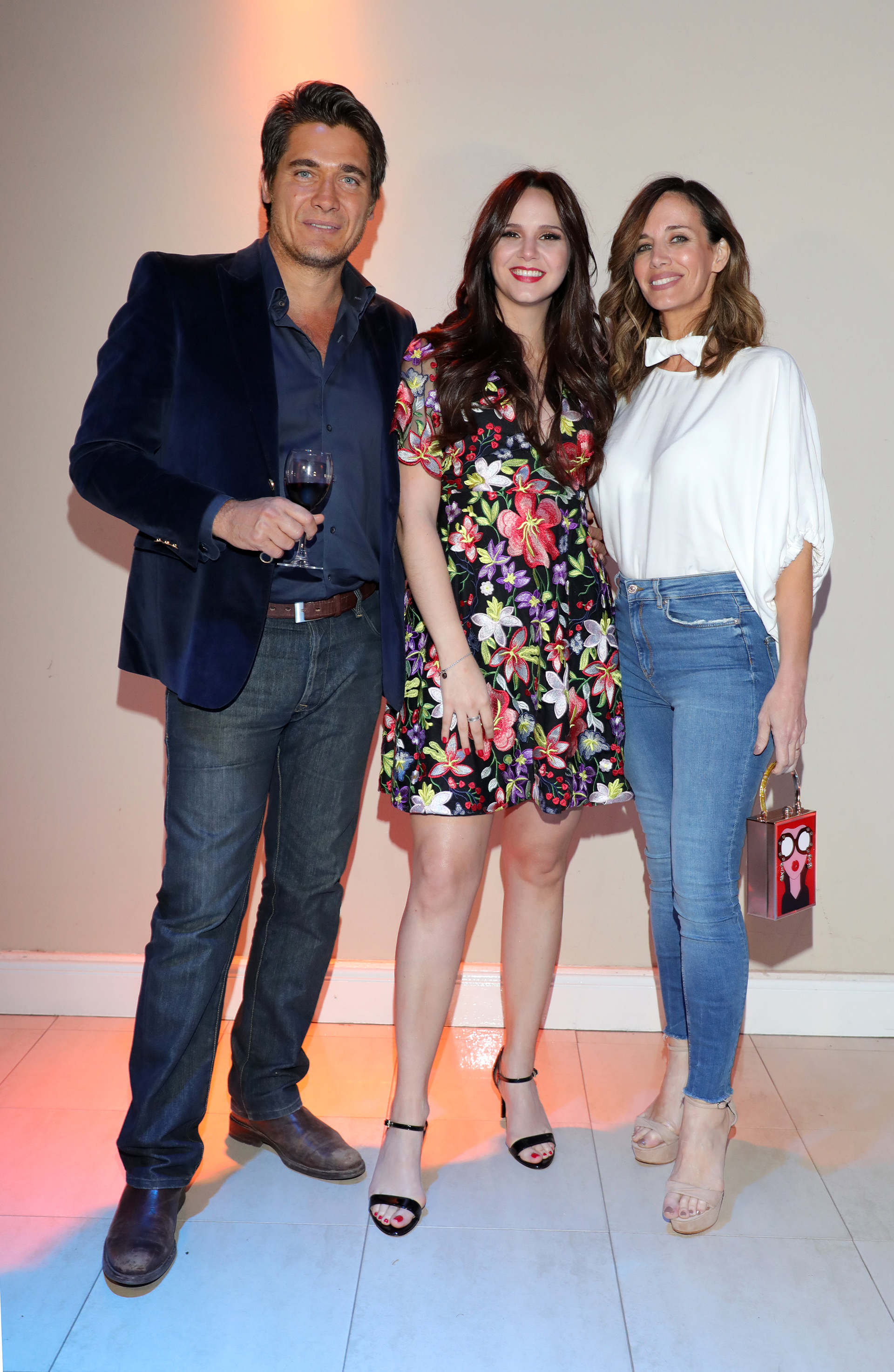 Natalí Márquez junto a Guillermo Andino y Carolina Prat