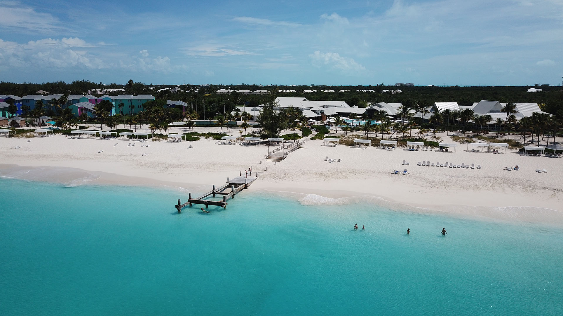 Al aterrizar en las Islas Turcas y Caicos, es traslado es muy fácil, un auto de alquiler es el transporte perfecto, y existe una amplia selección de compañías para reservar
