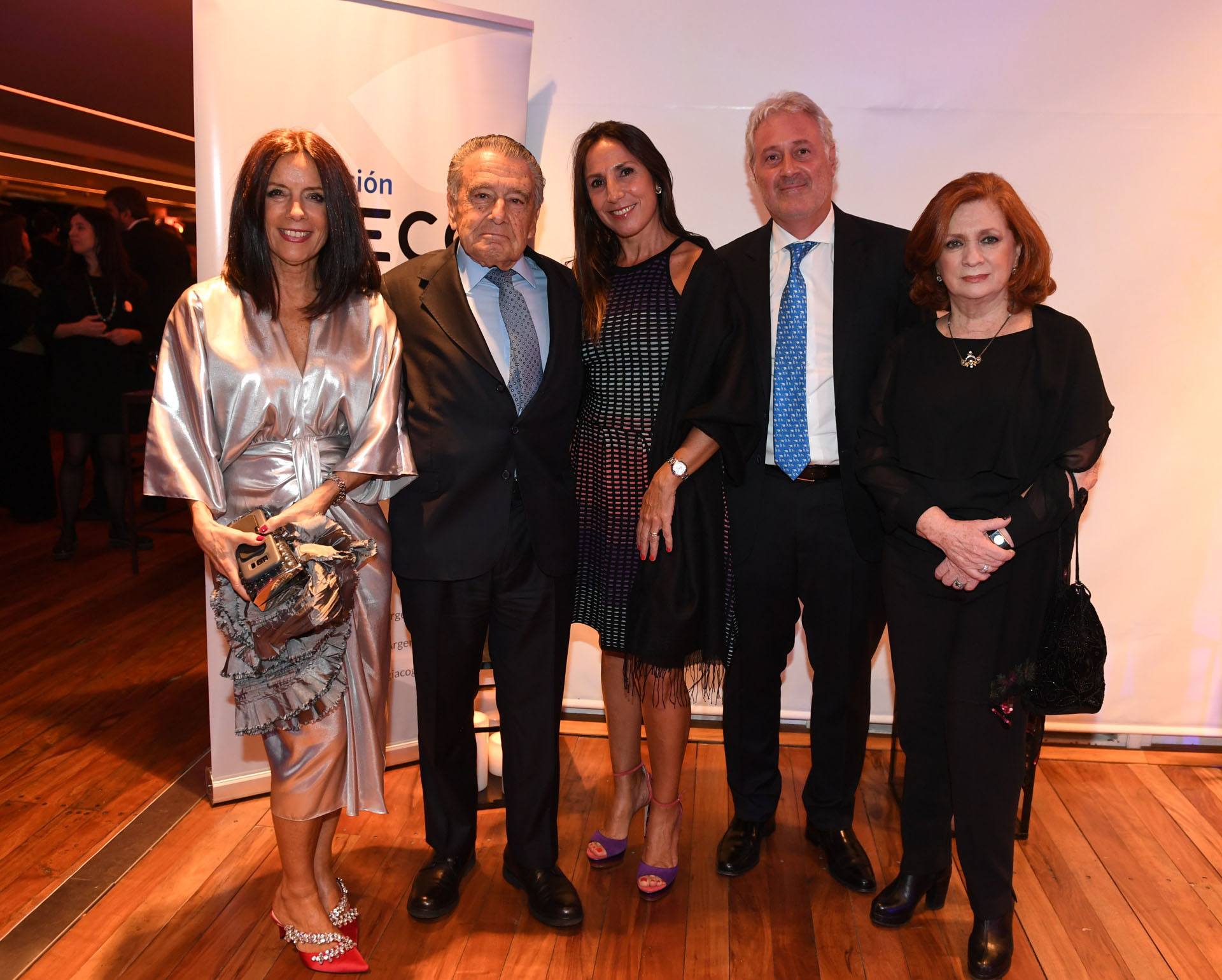 El empresario Eduardo Eurnekian junto a Carolina Barros (Corporación América), Matías Patanian (Aeropuertos Argentina 2000) y su mujer Karina; y Teresa González Fernandez (ALPI)