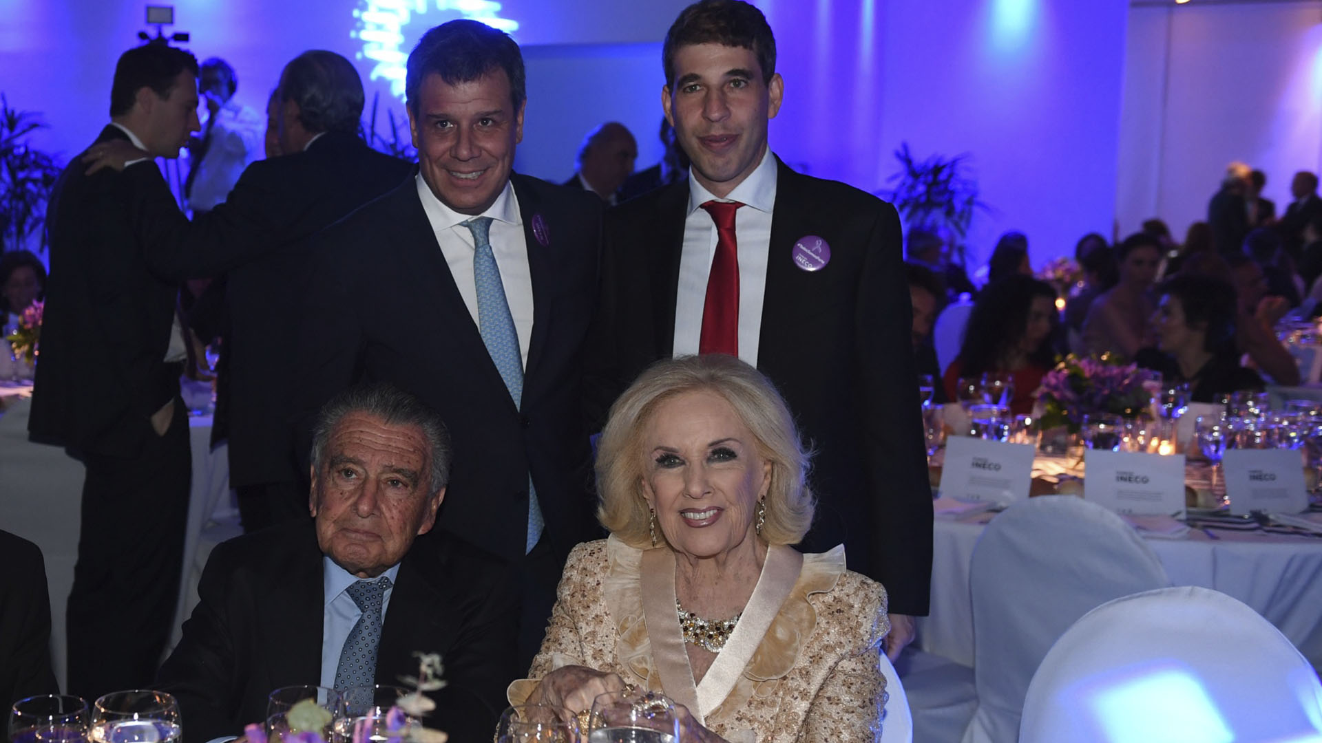 Facundo Manes y el CEO del Grupo Sancor Seguros, Alejandro Simón, junto a Eduardo Eurnekian y Mirtha Legrand en la mesa principal
