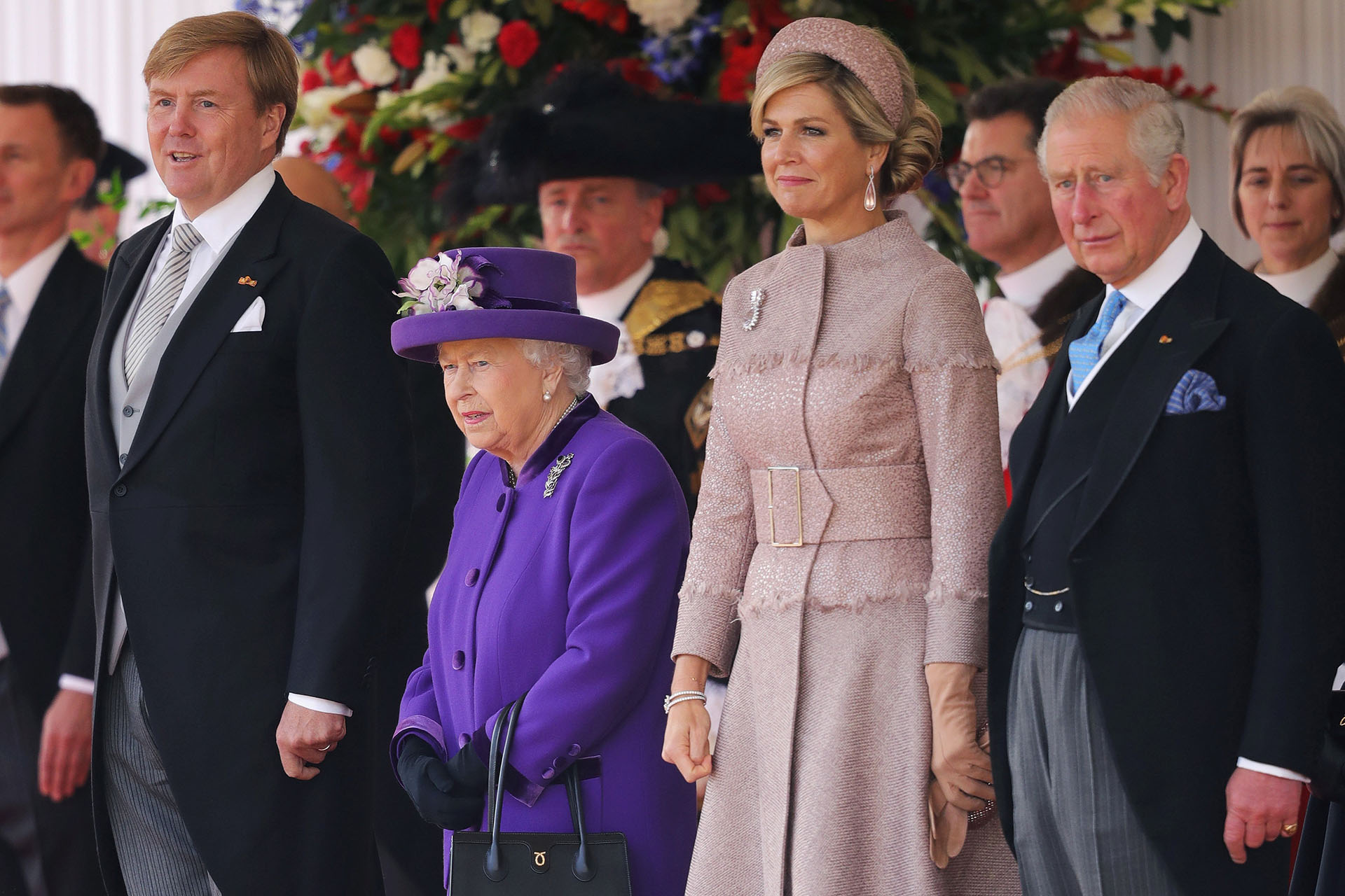 La reina Isabel II, el príncipe Carlos, la reina Máxima y el rey Guillemo durante la gala de bievenida en Londres