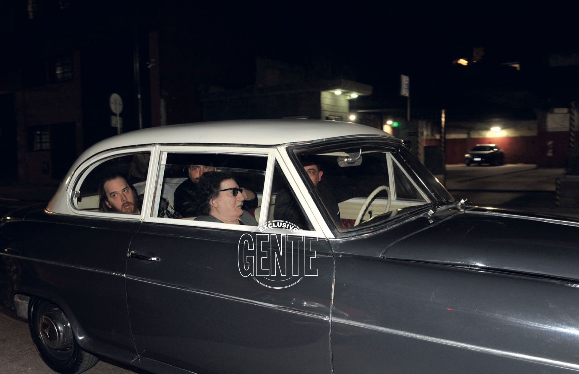 Charly García llegó como lo que es, un star, a bordo de un Borgward Isabella, el mismo que piloteaba su padre mientras él soñaba con ser músico