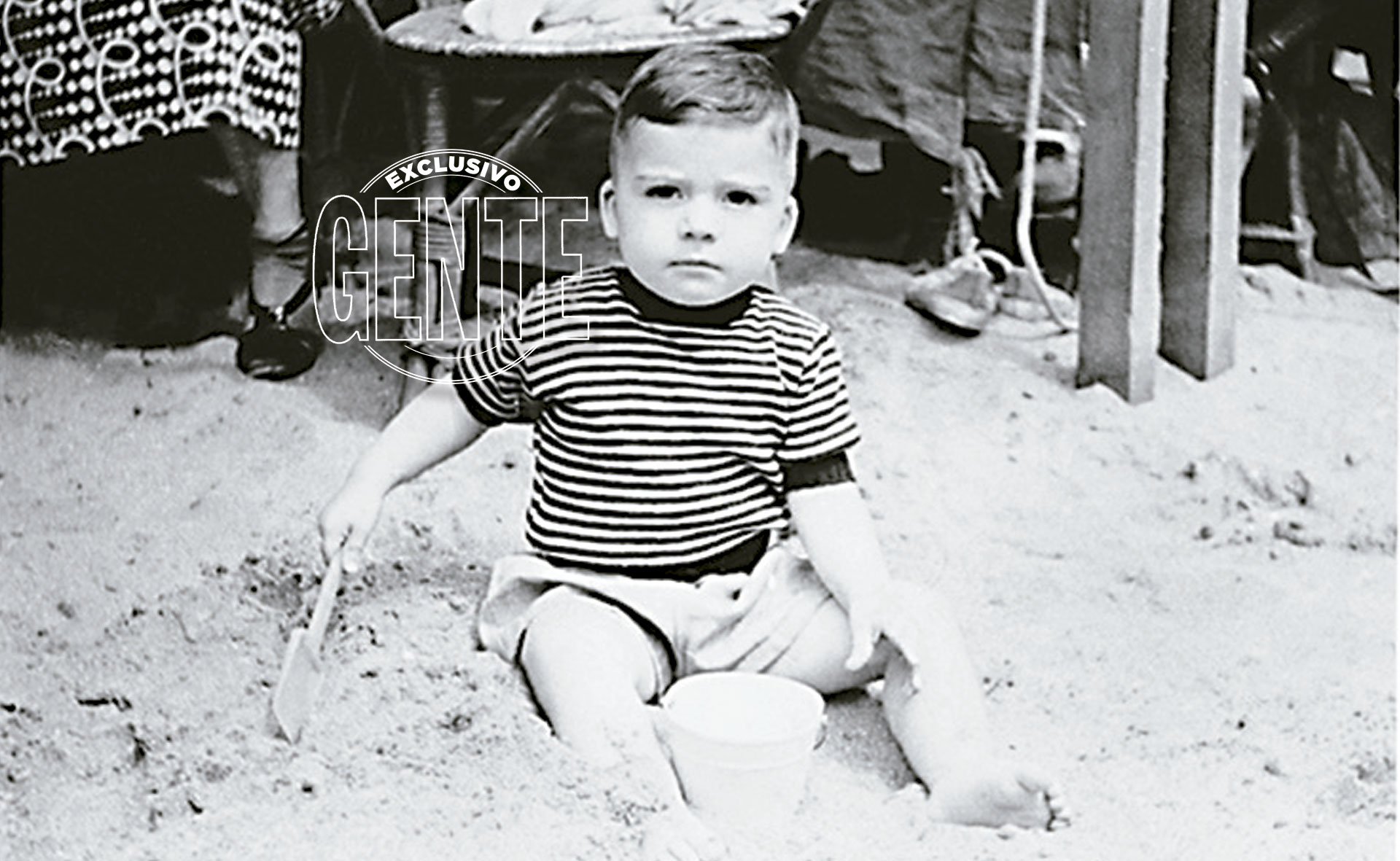 Charly García en las playas de Mar del Plata en familia