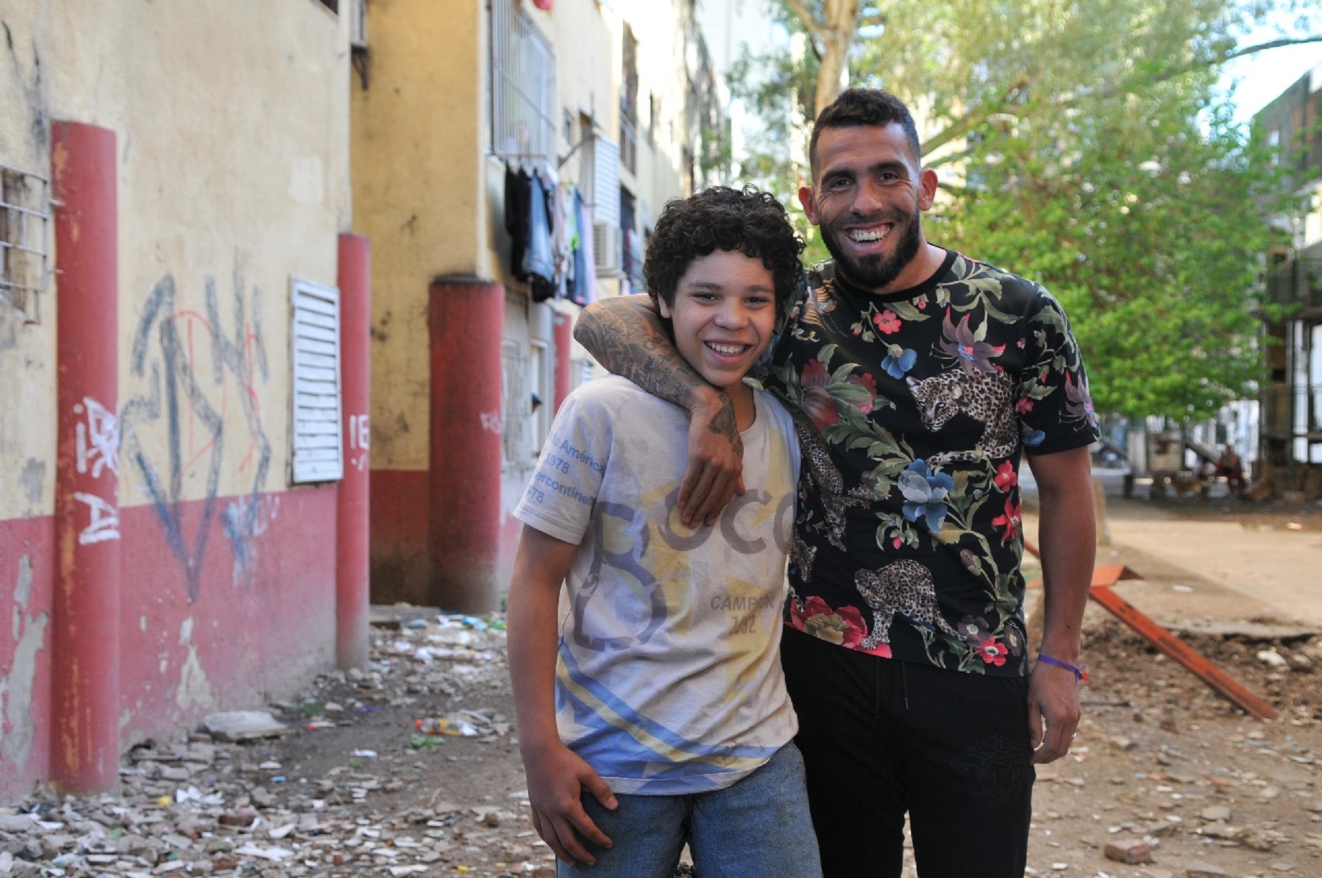 Balthazar y Tevez en Fuerte Apache